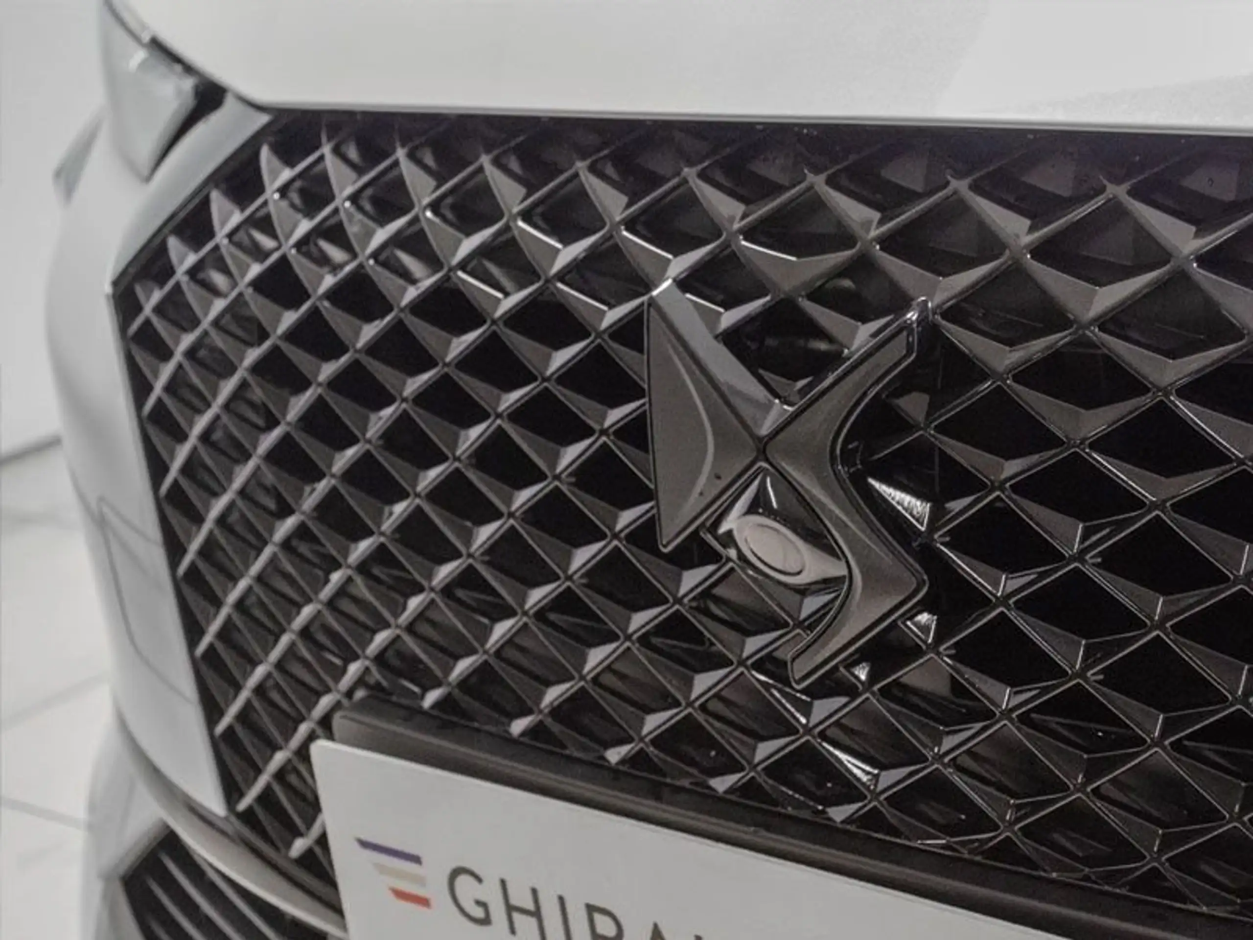 DS Automobiles - DS 4