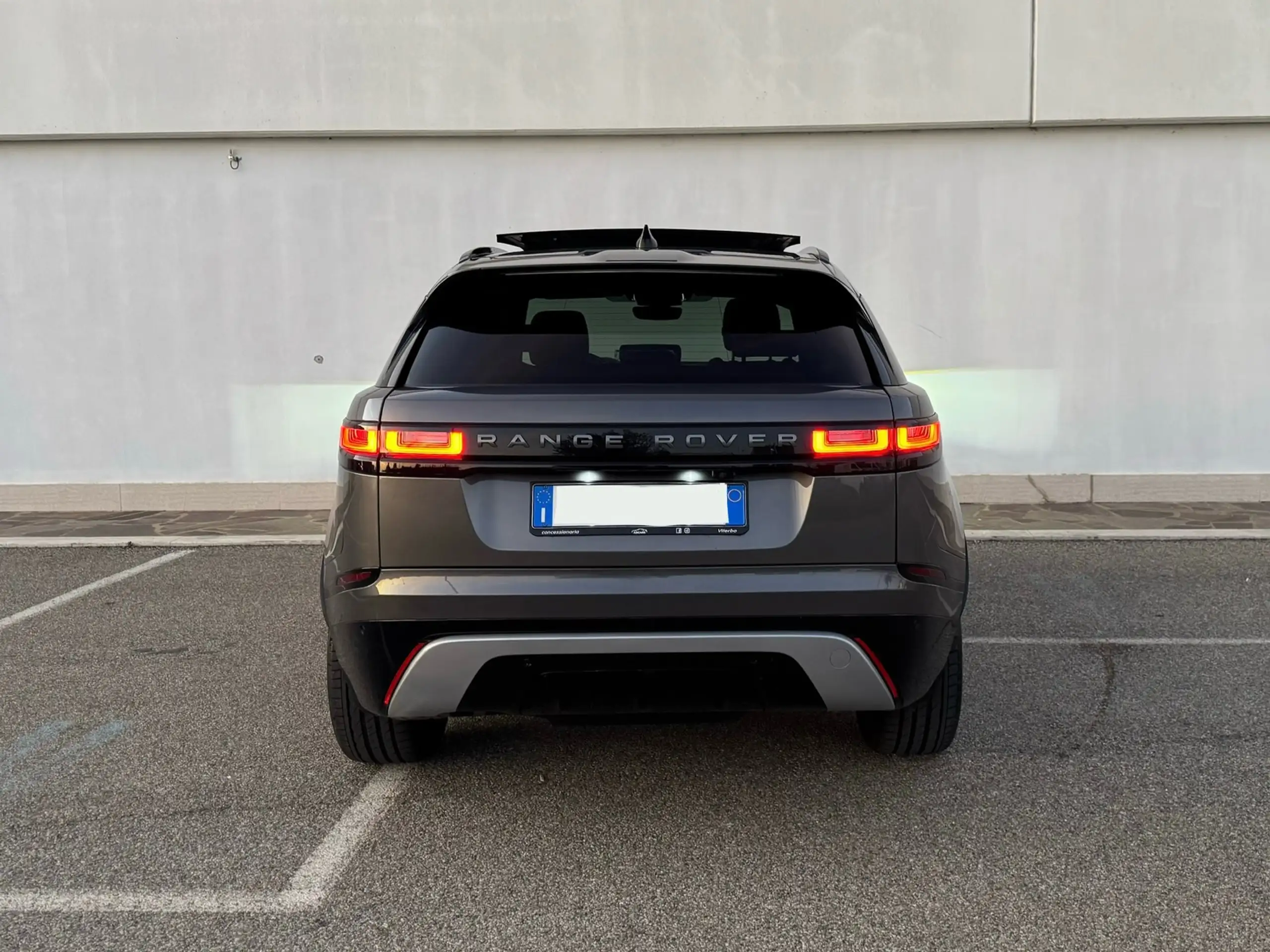 Land Rover - Range Rover Velar