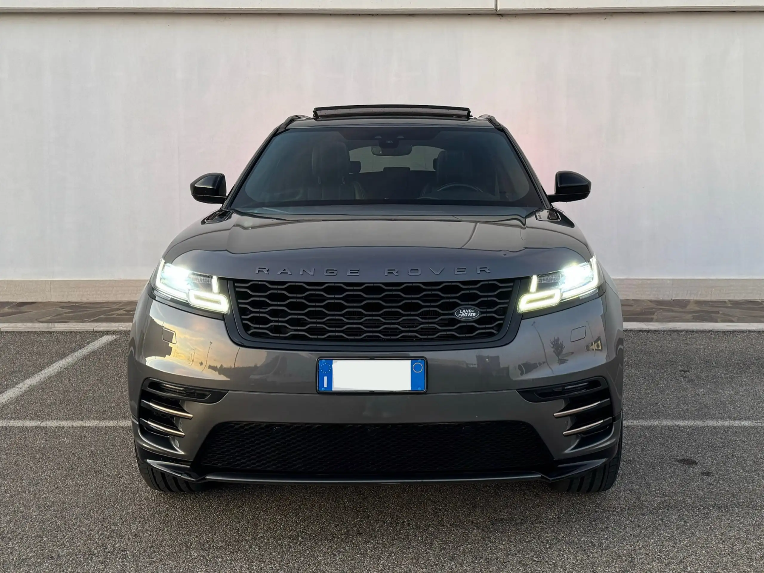 Land Rover - Range Rover Velar