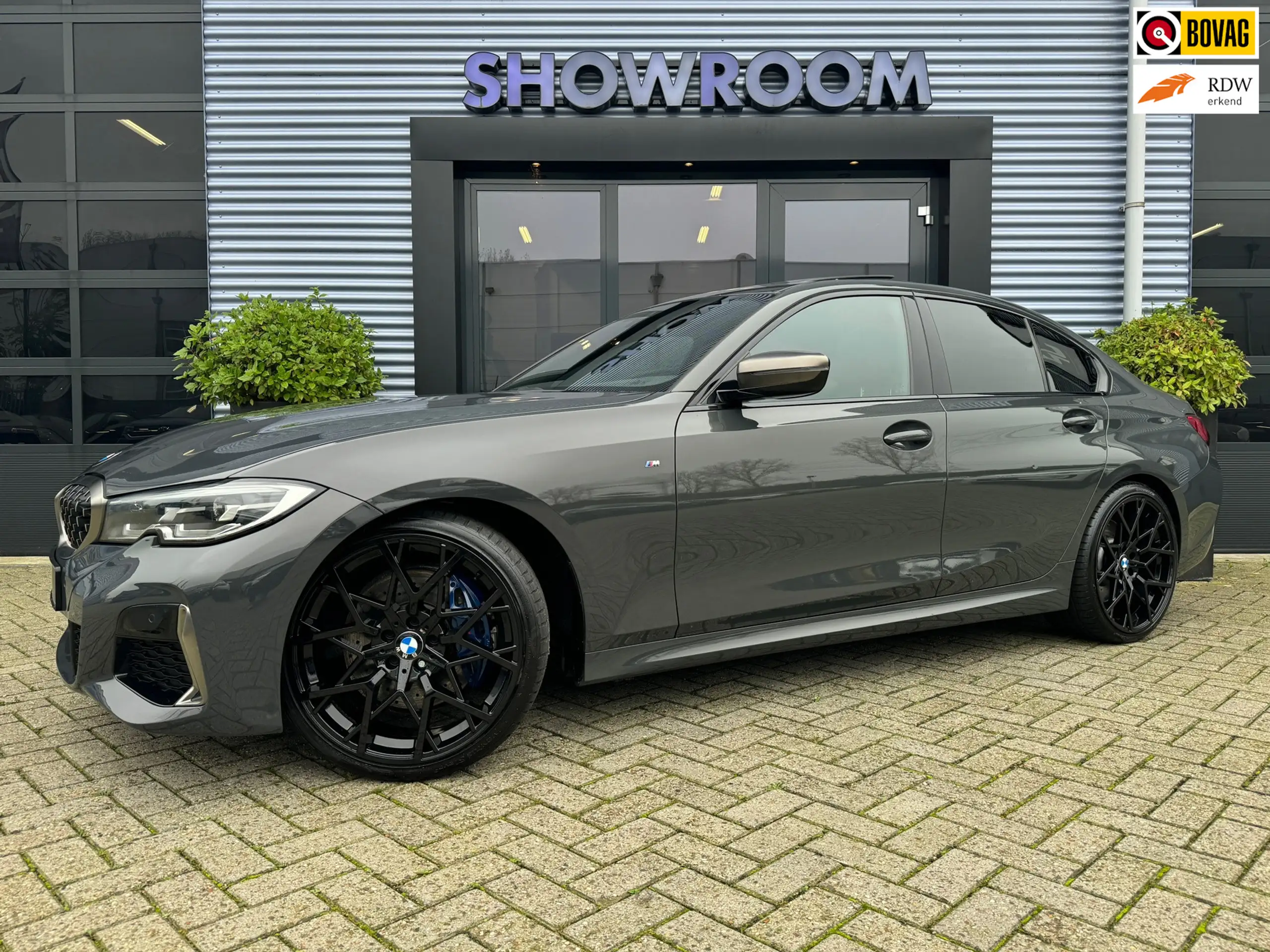 BMW 330 2019