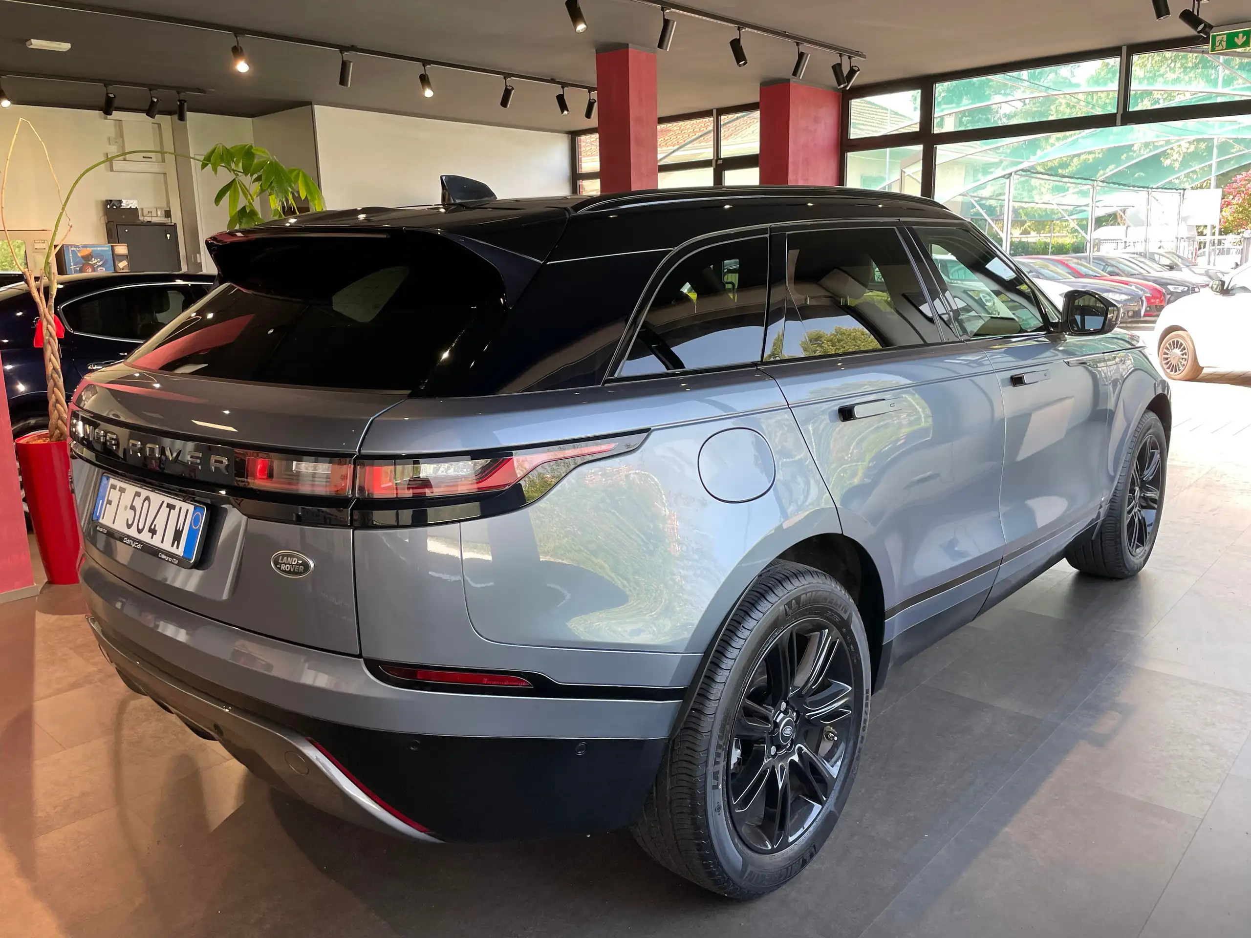 Land Rover - Range Rover Velar