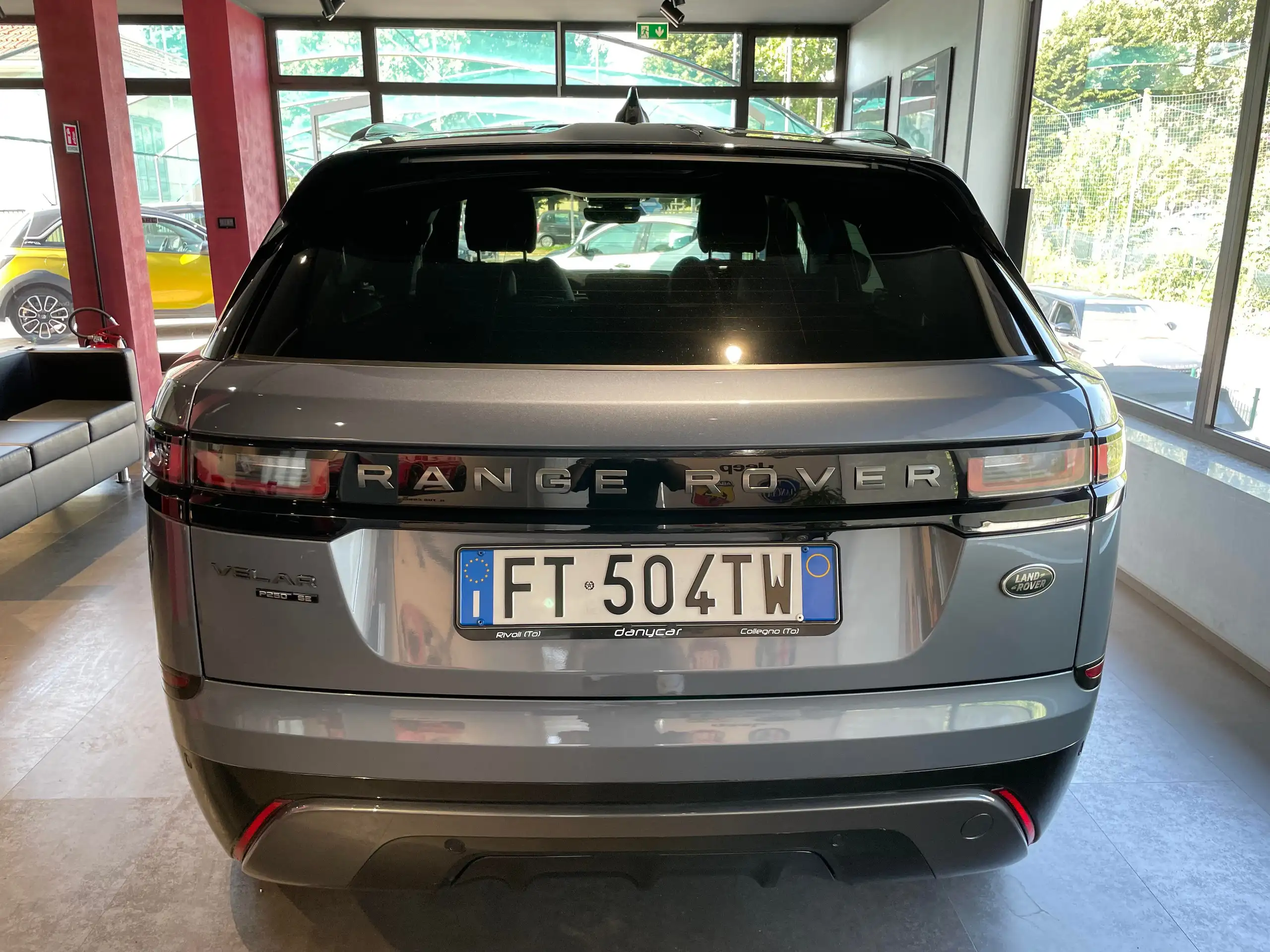 Land Rover - Range Rover Velar