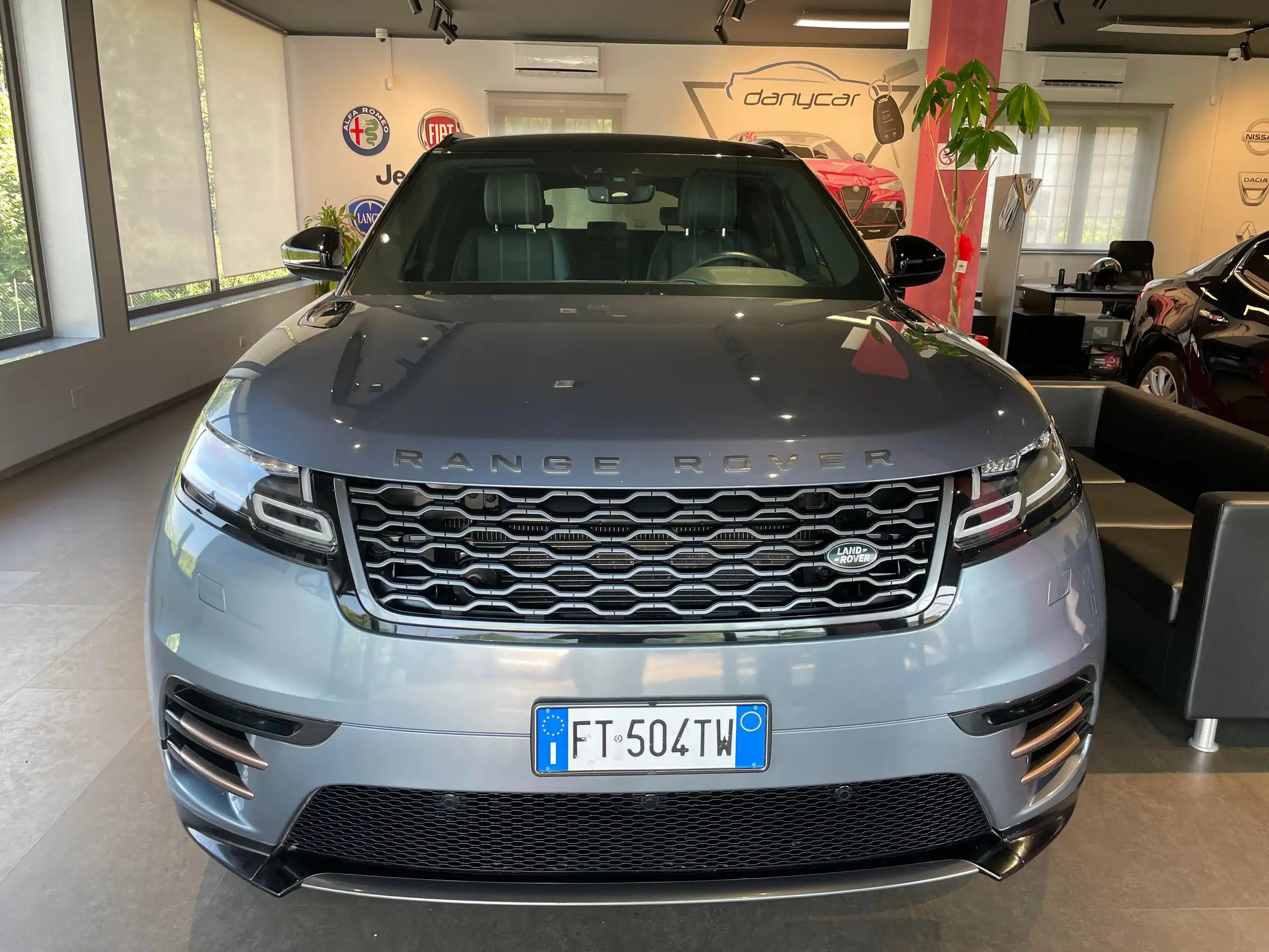 Land Rover - Range Rover Velar