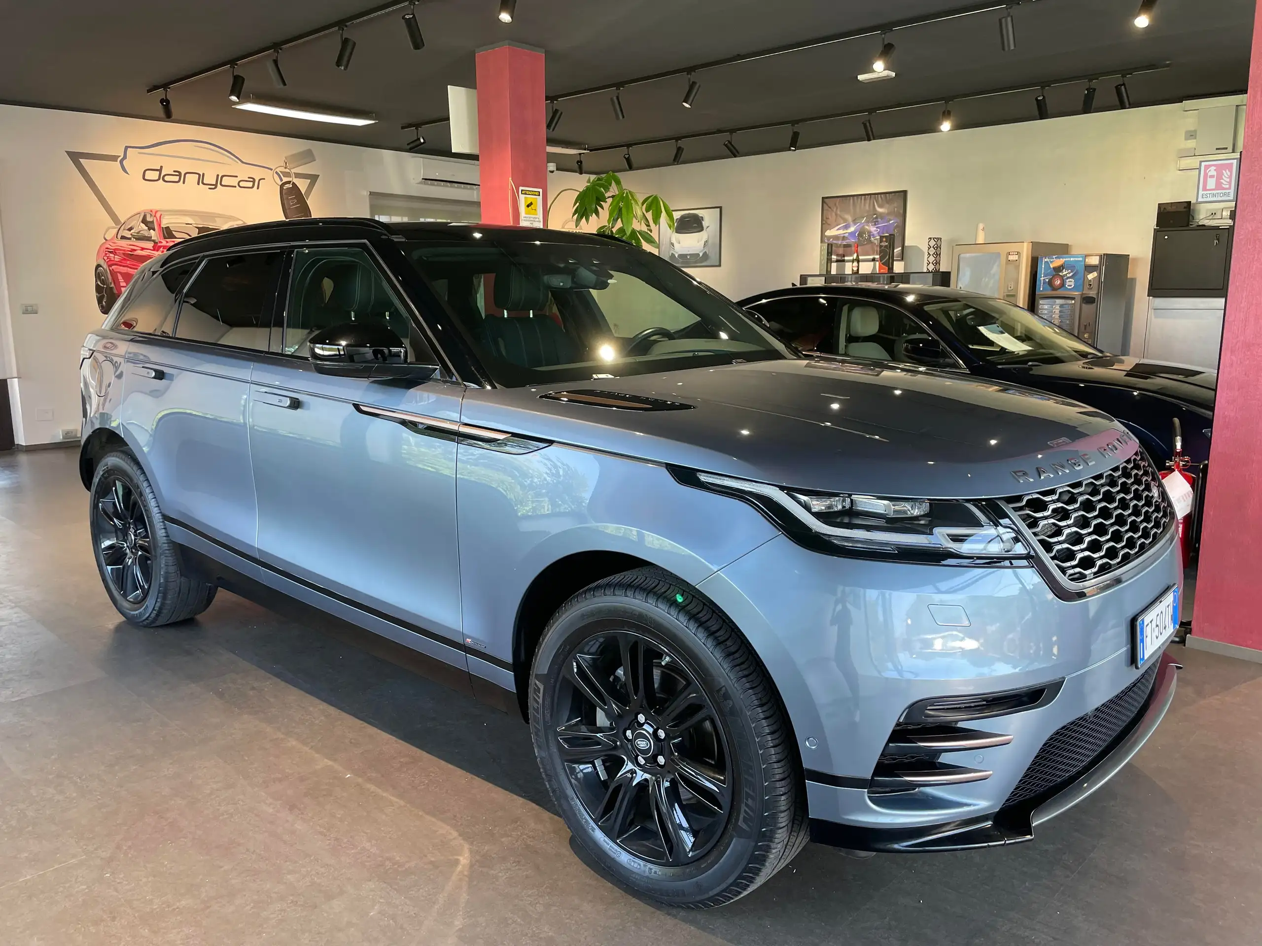 Land Rover - Range Rover Velar