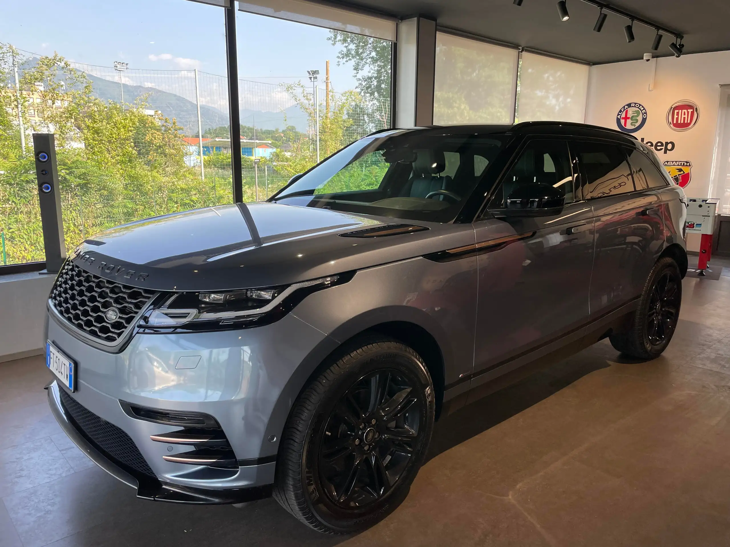 Land Rover - Range Rover Velar