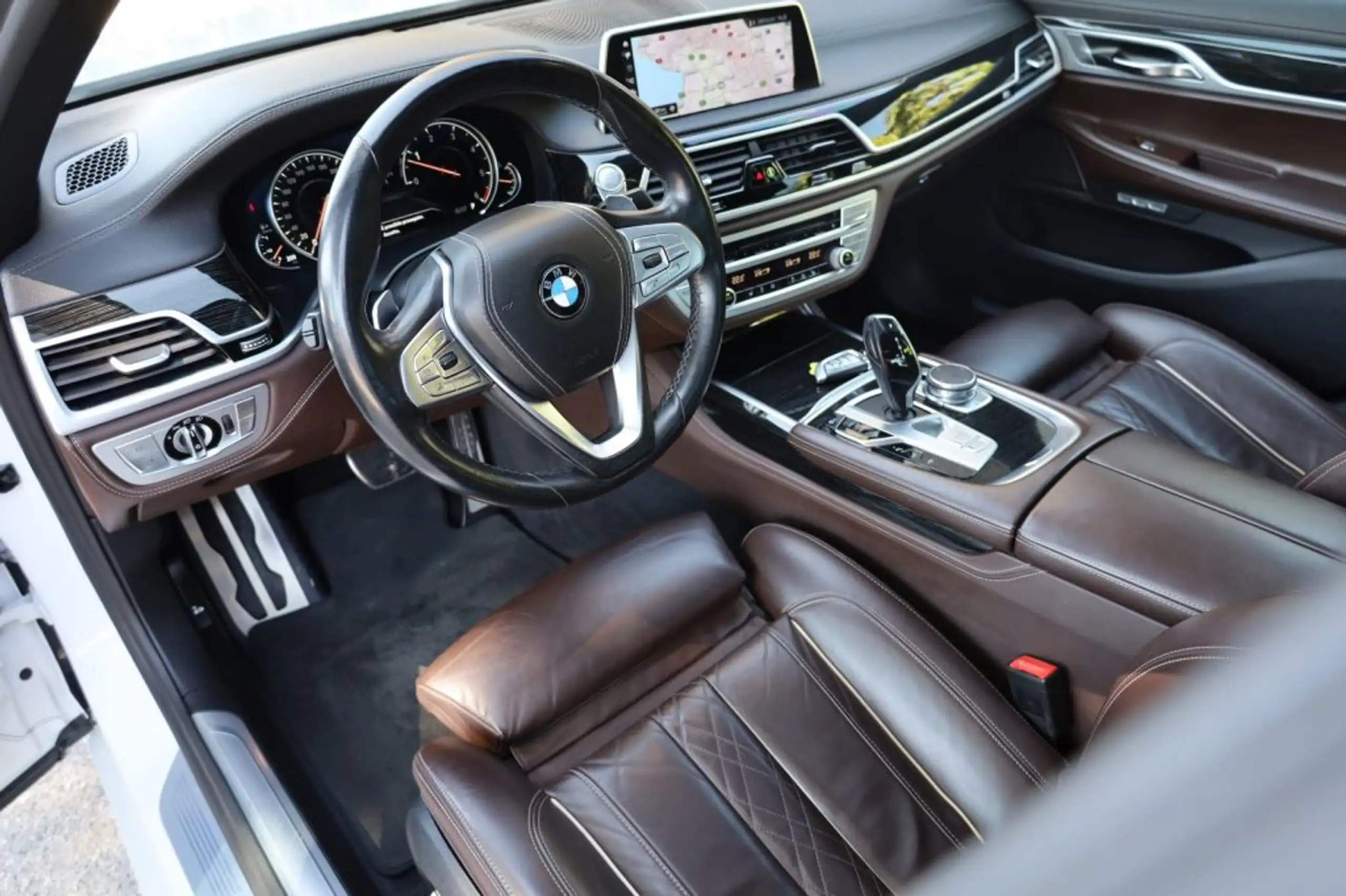 BMW - 730