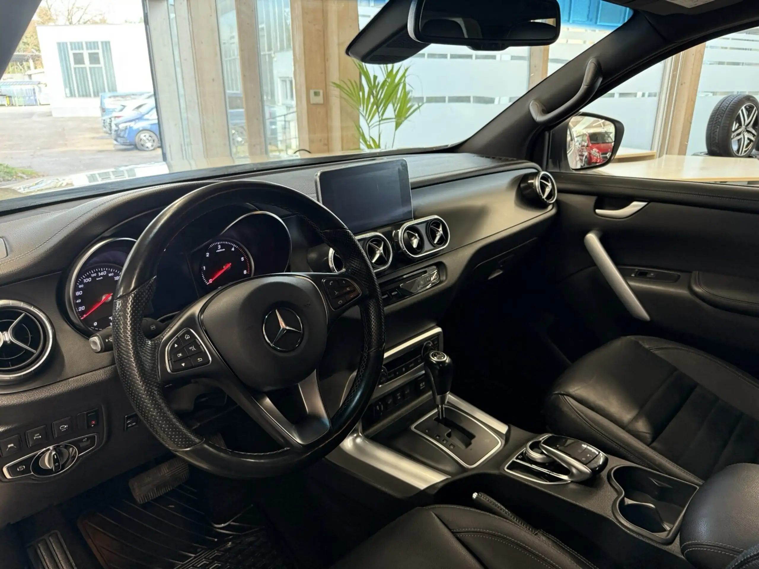 Mercedes-Benz - X 250