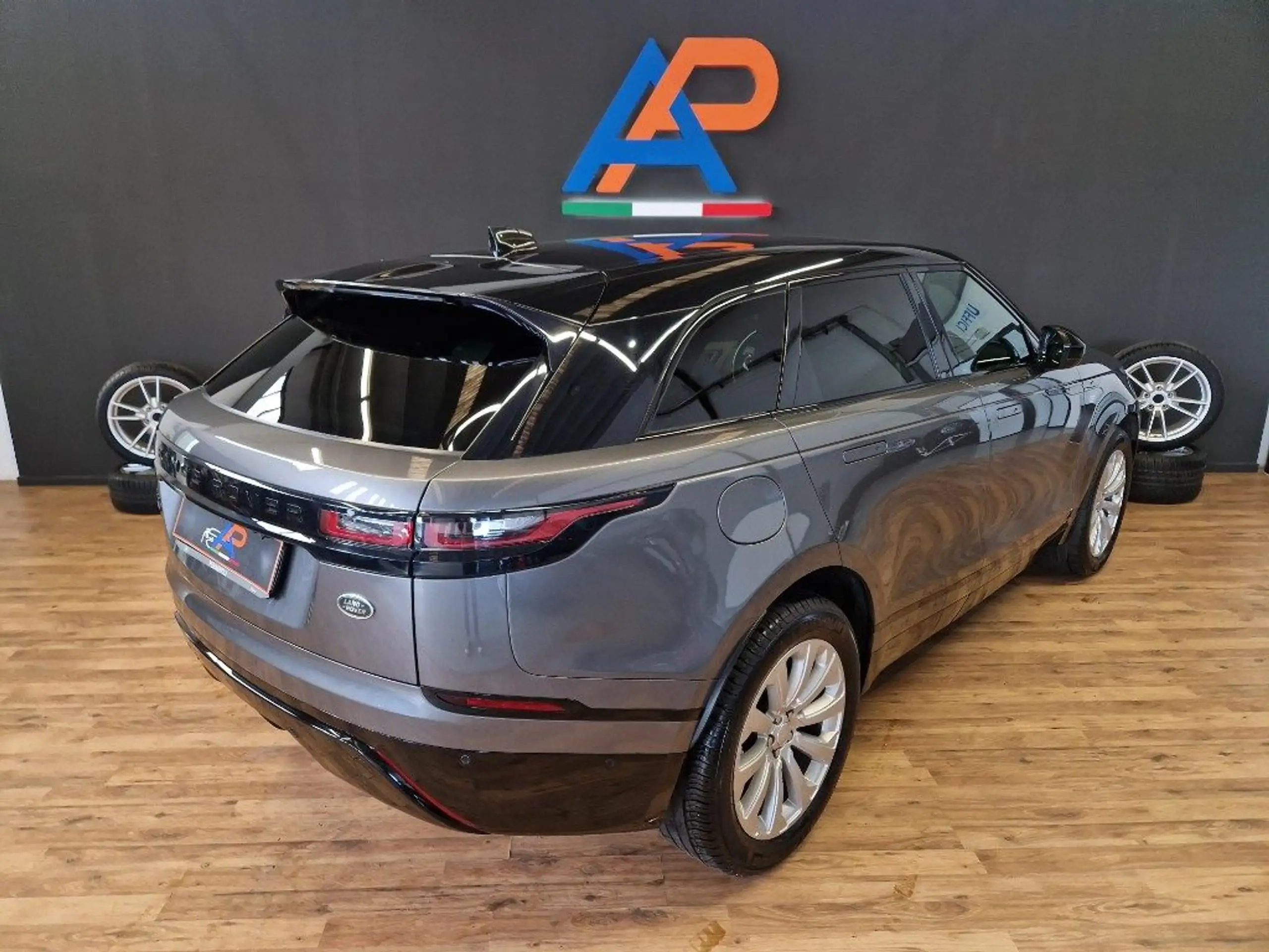 Land Rover - Range Rover Velar