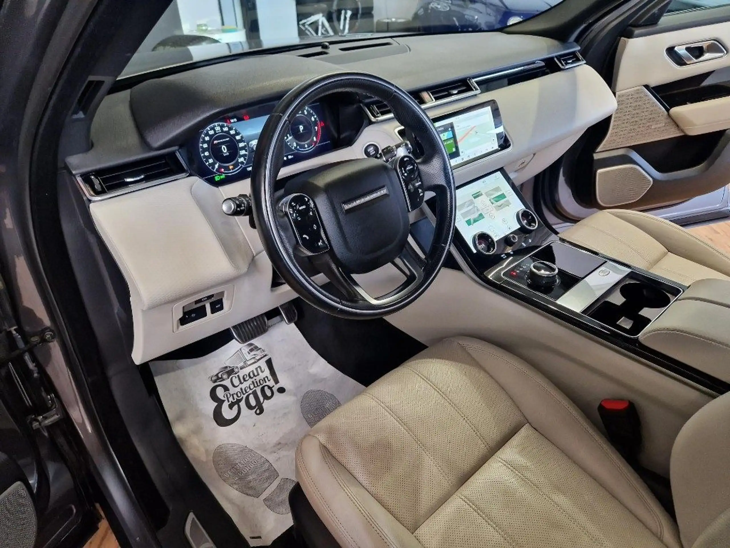 Land Rover - Range Rover Velar