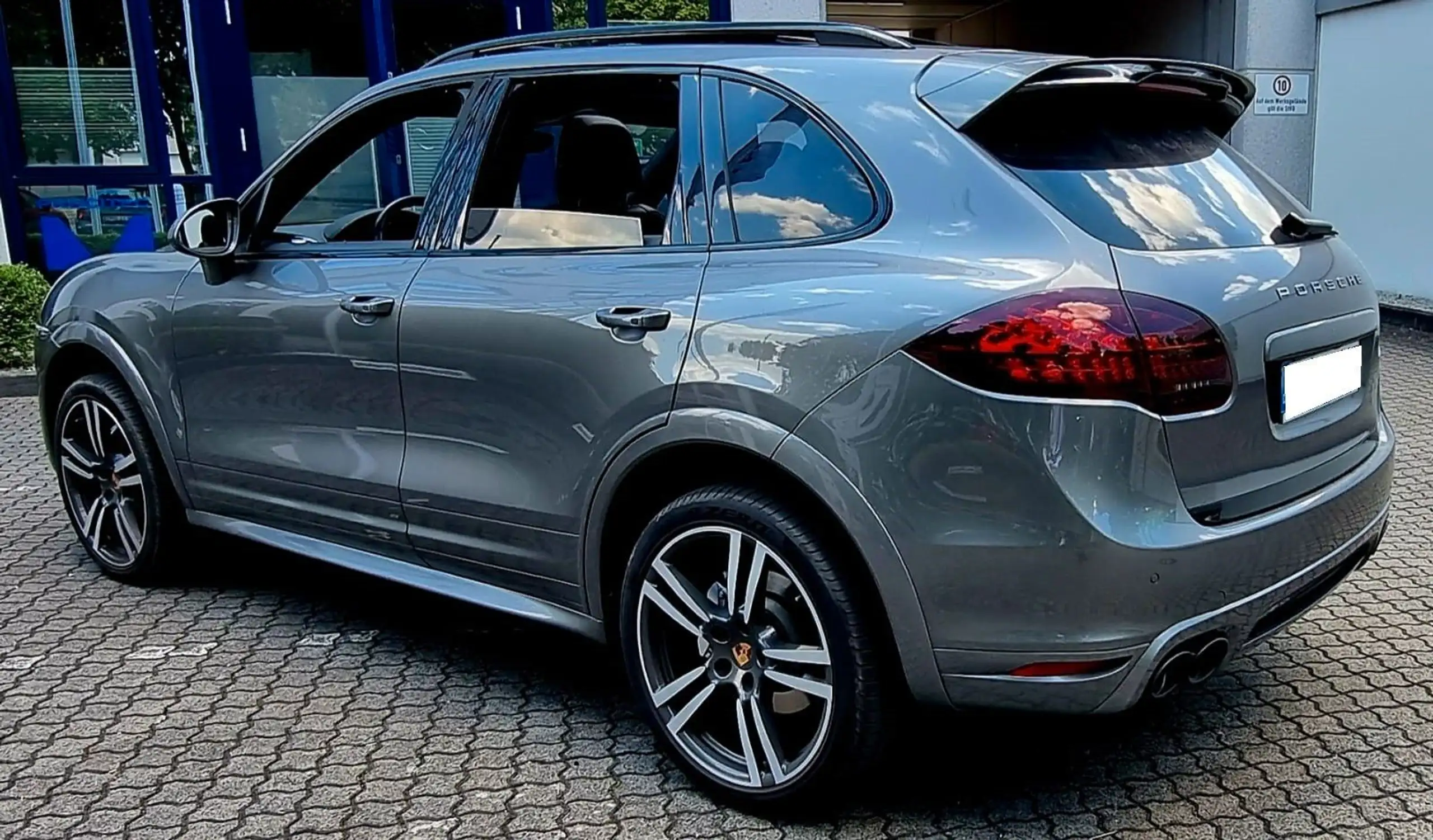 Porsche - Cayenne