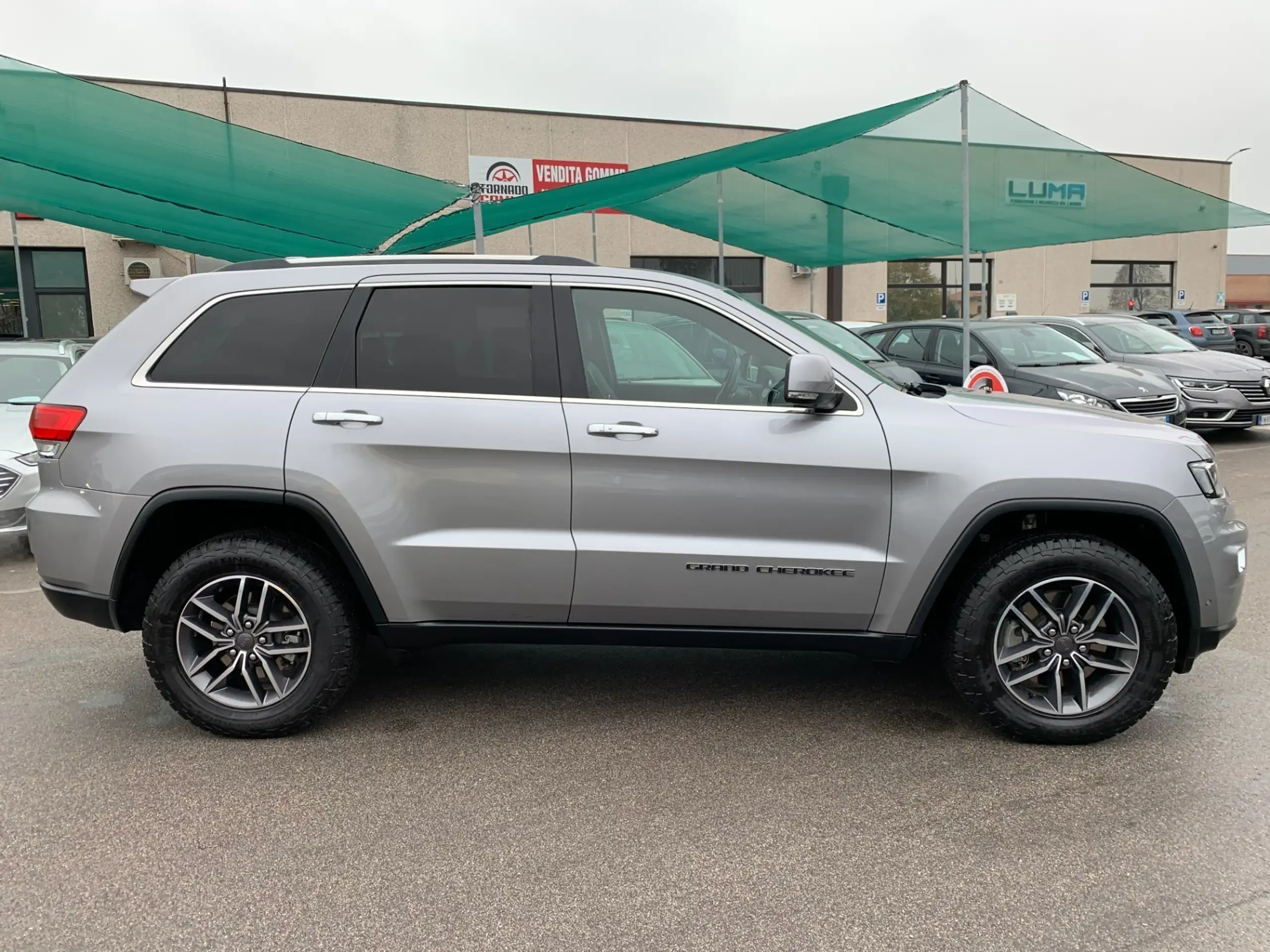 Jeep - Grand Cherokee