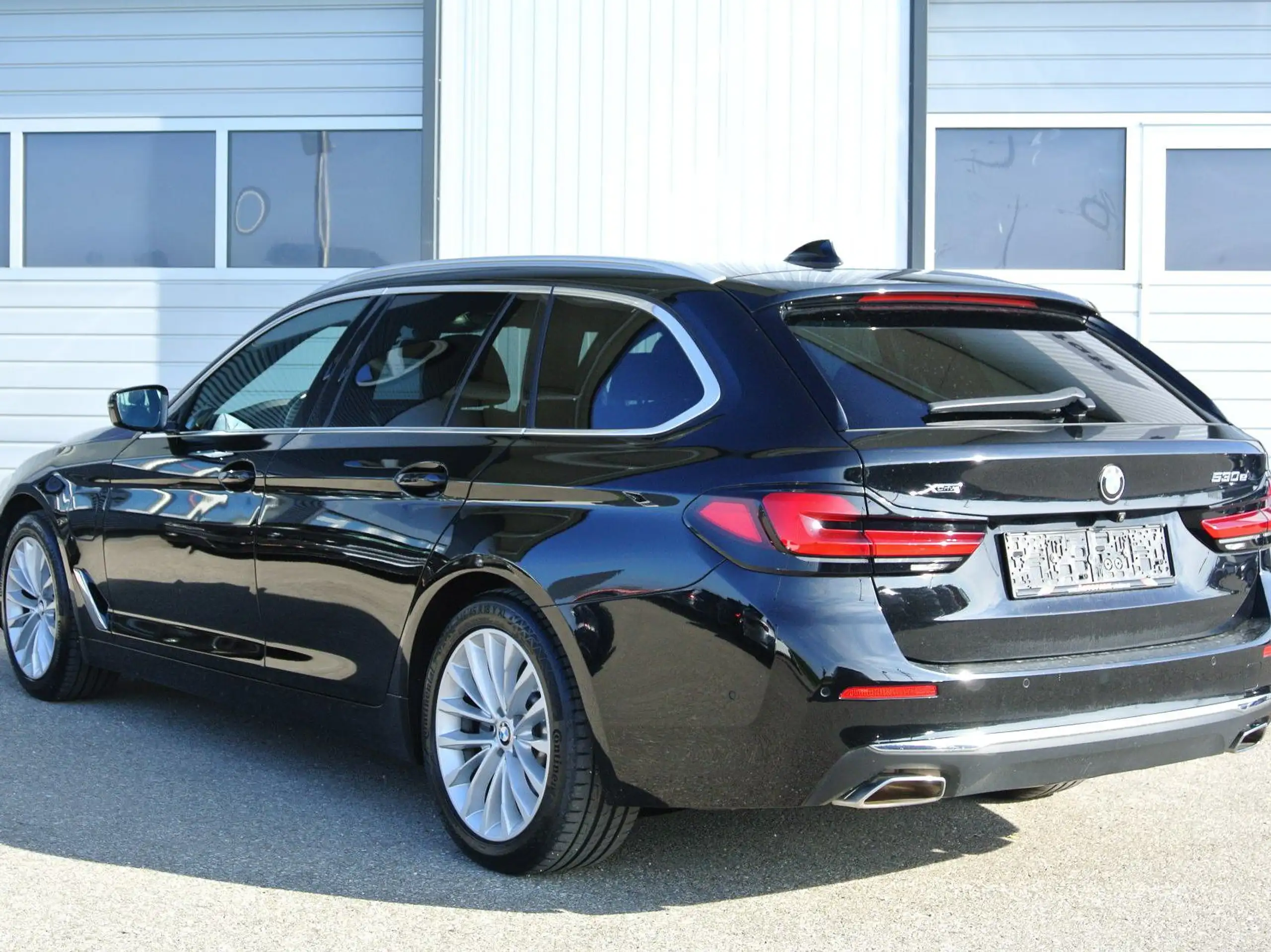 BMW - 530