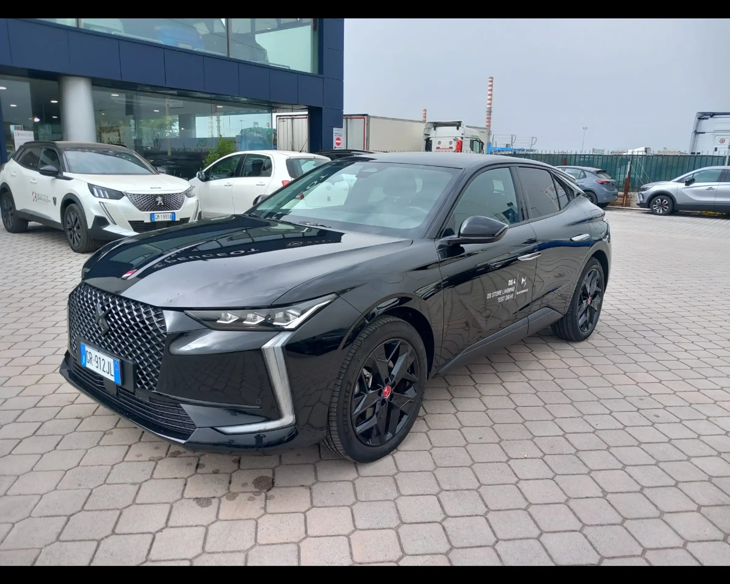 DS Automobiles - DS 4