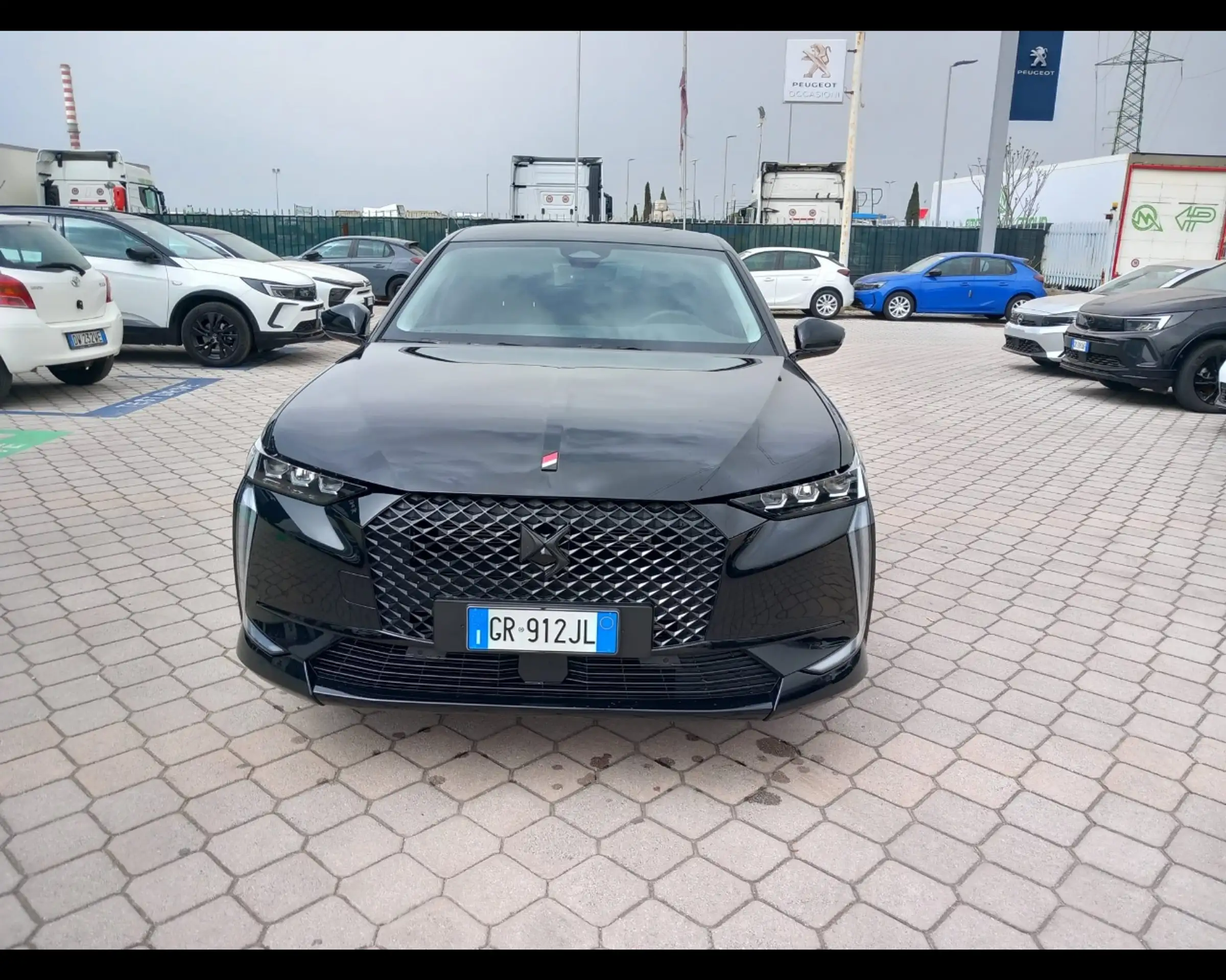 DS Automobiles - DS 4