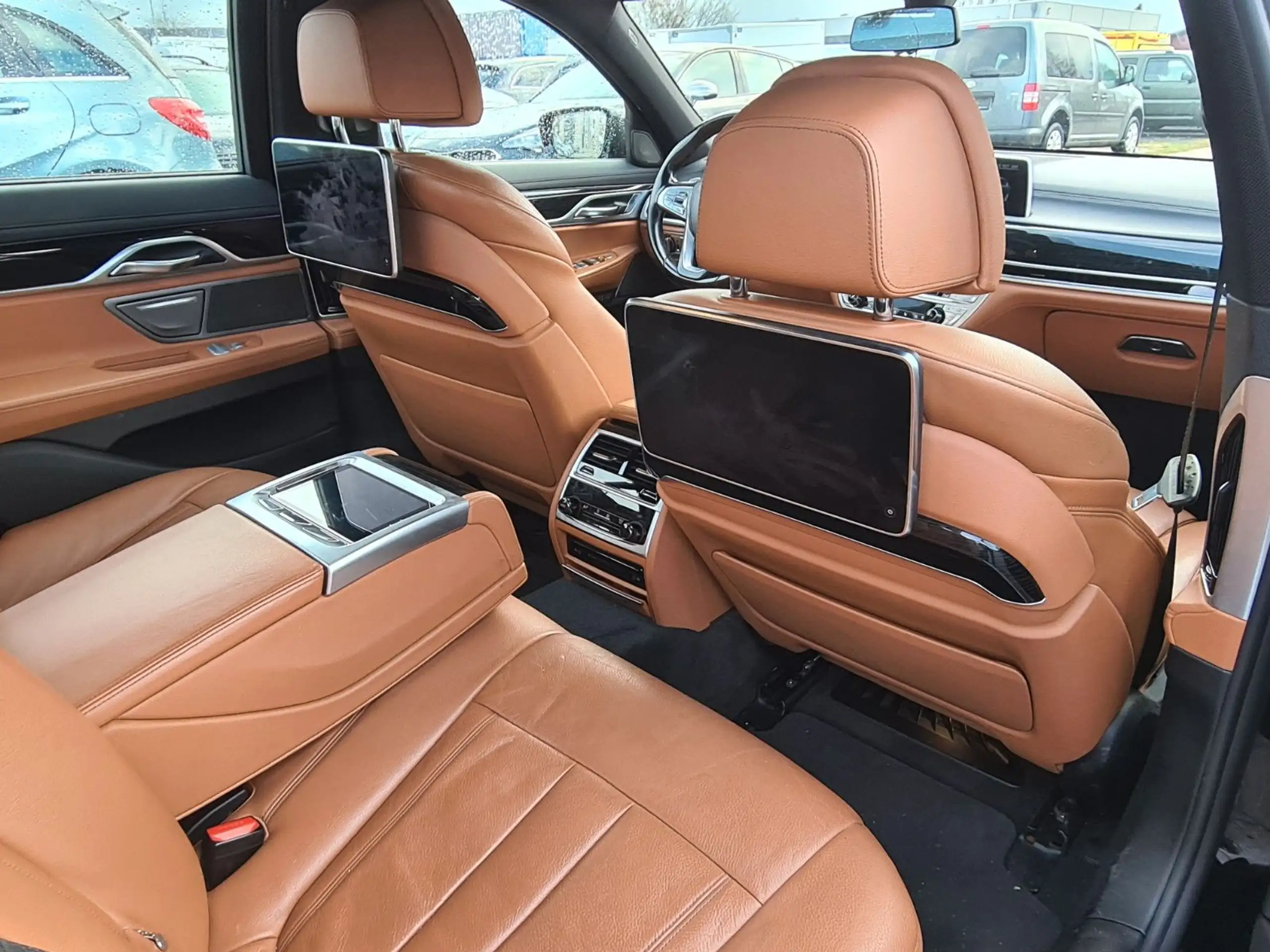 BMW - 740