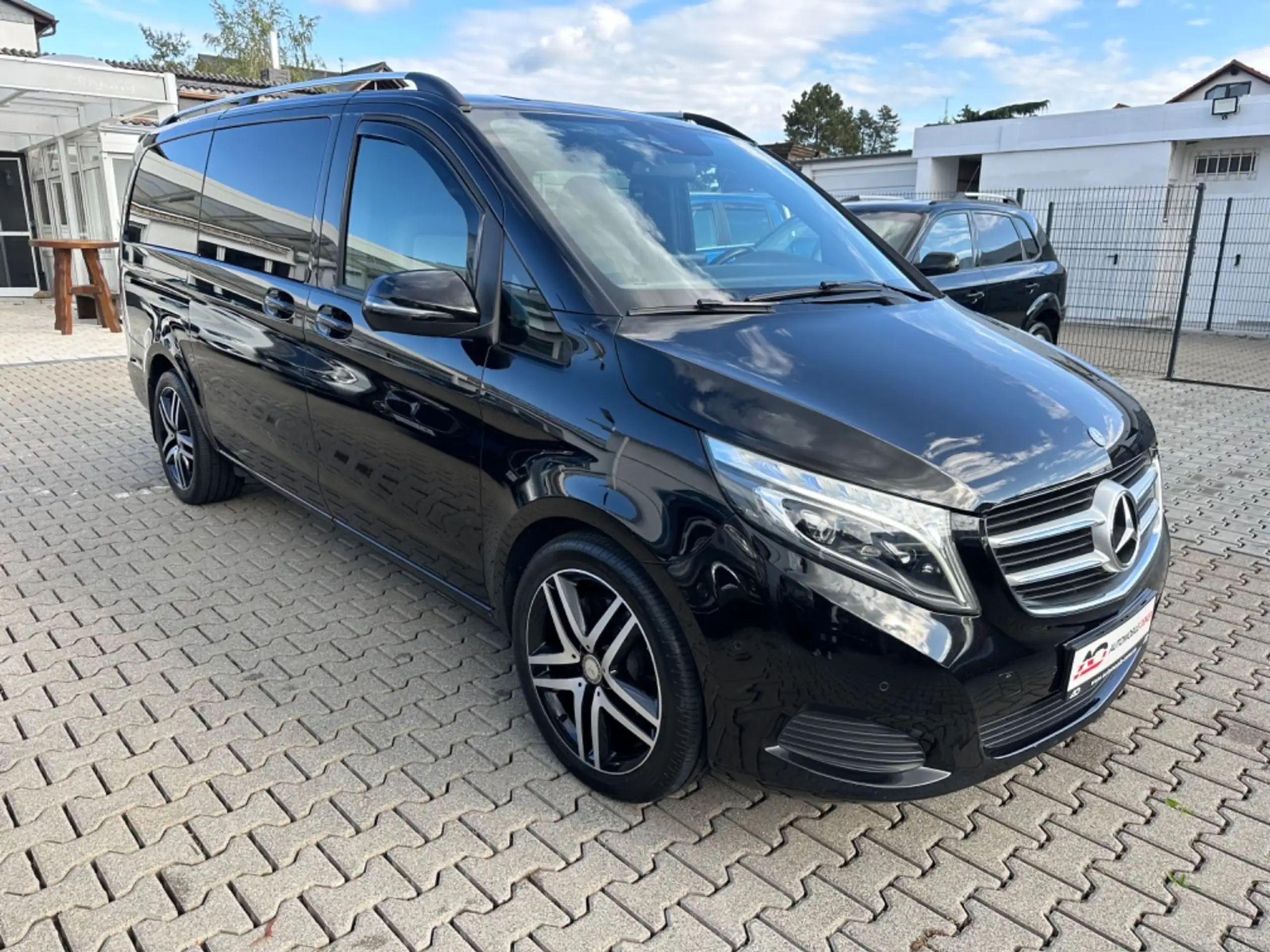 Mercedes-Benz - V 250