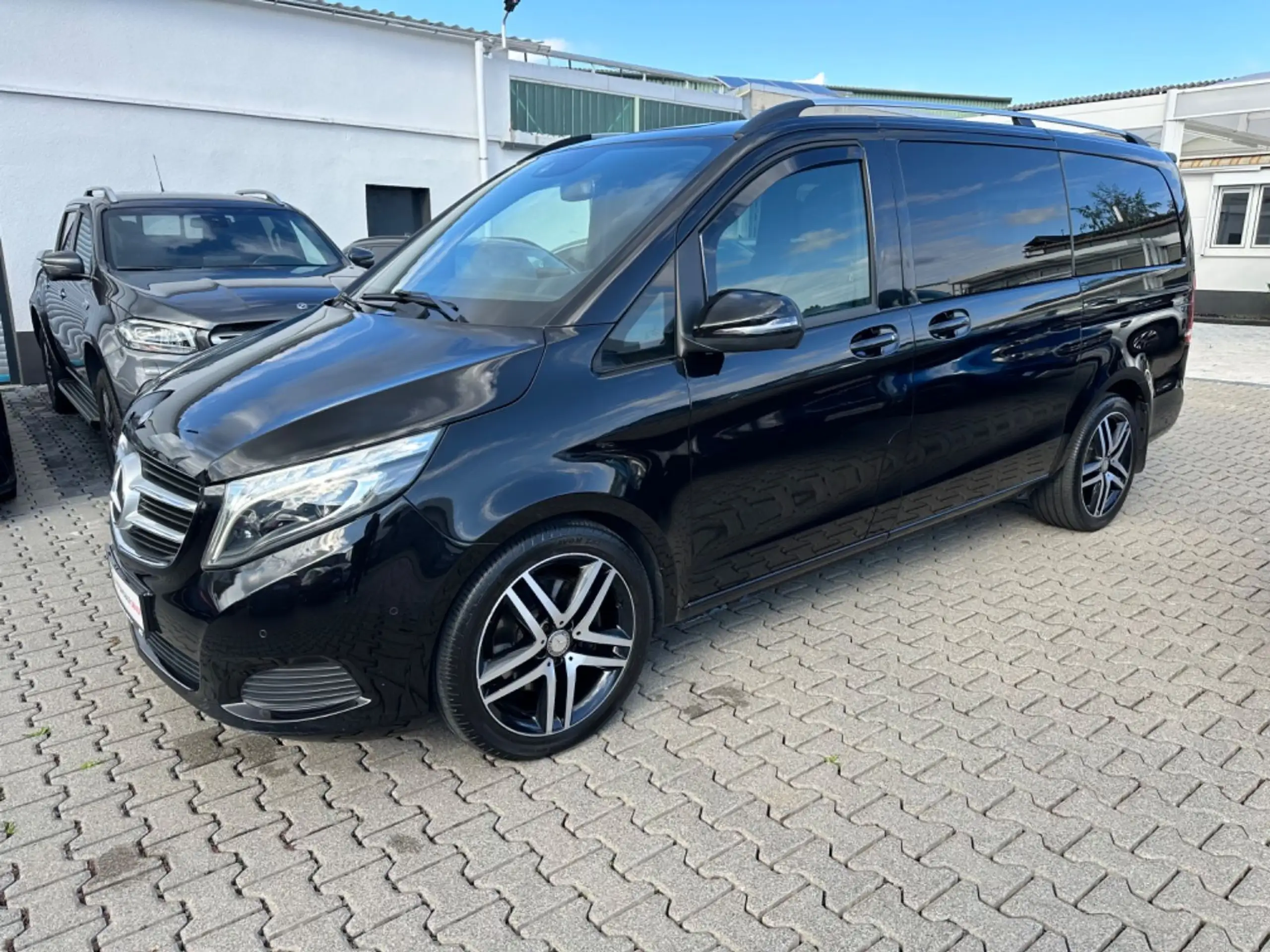 Mercedes-Benz - V 250