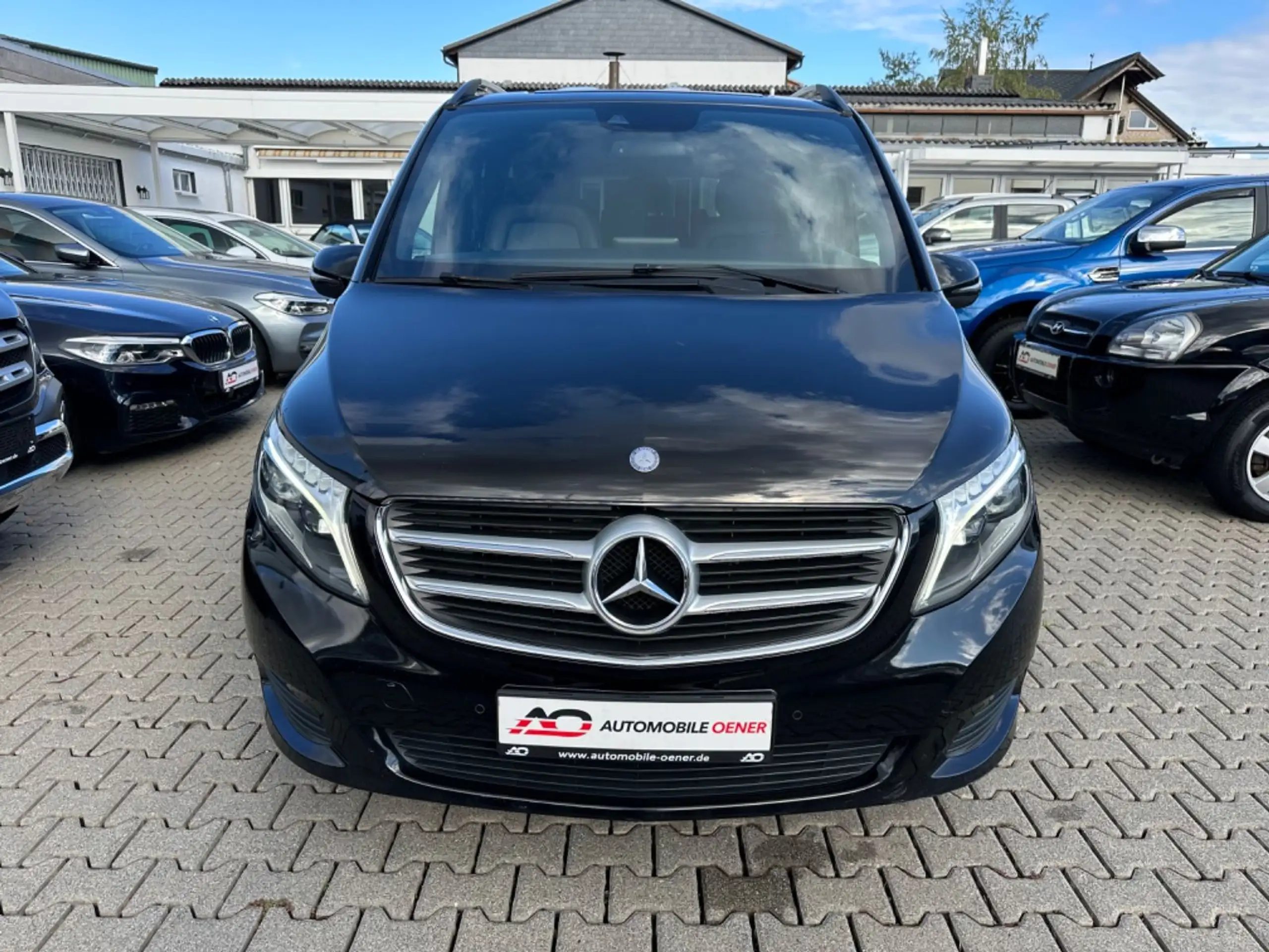 Mercedes-Benz - V 250