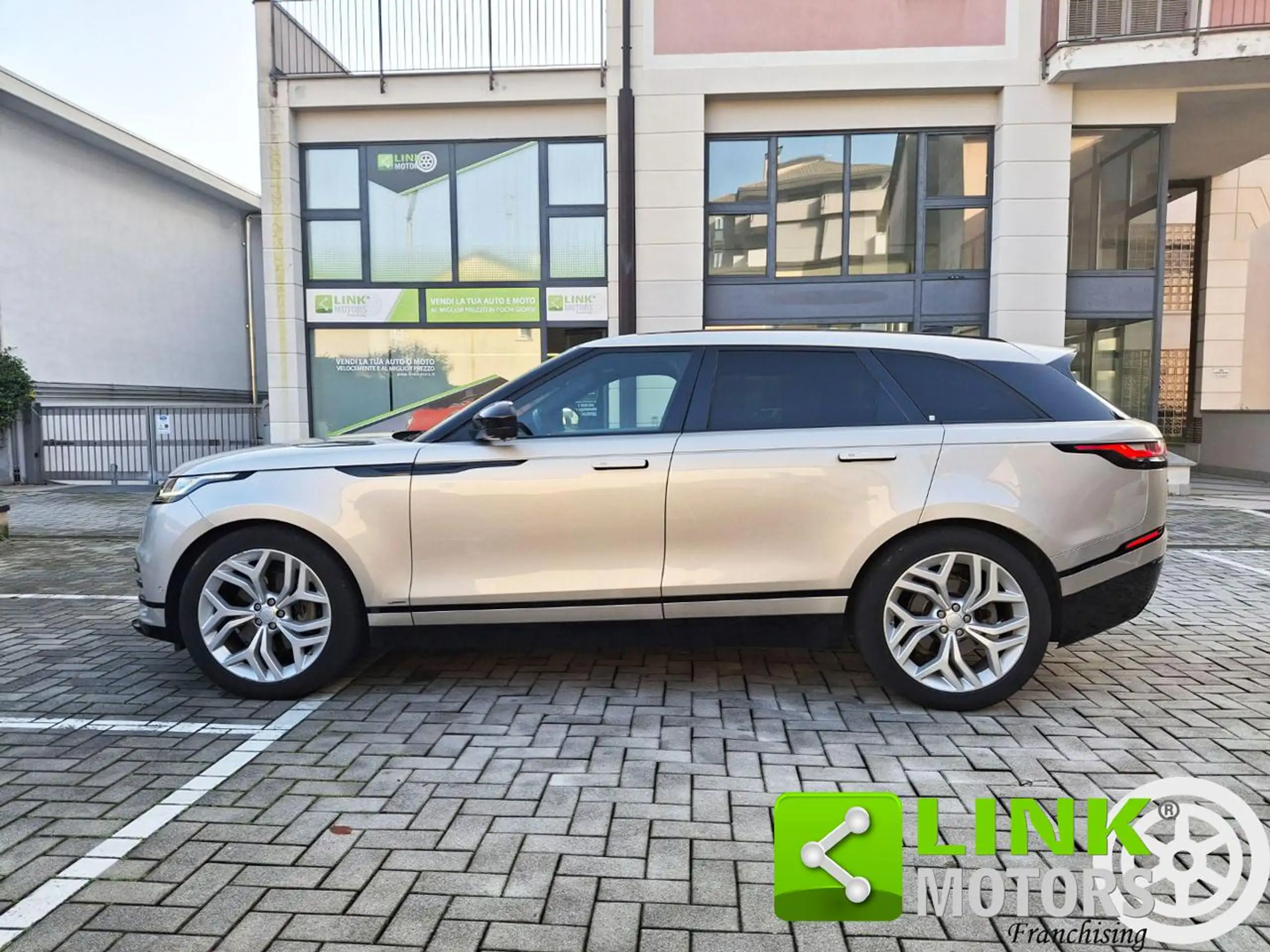 Land Rover - Range Rover Velar