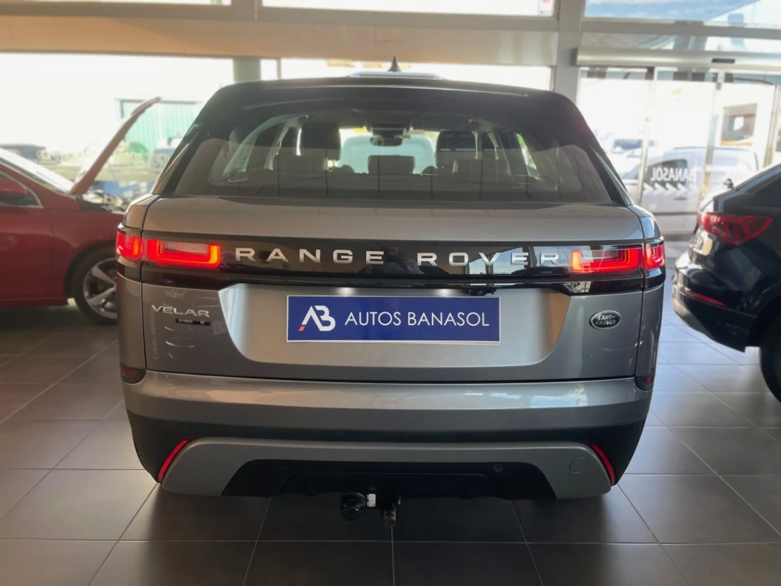 Land Rover - Range Rover Velar