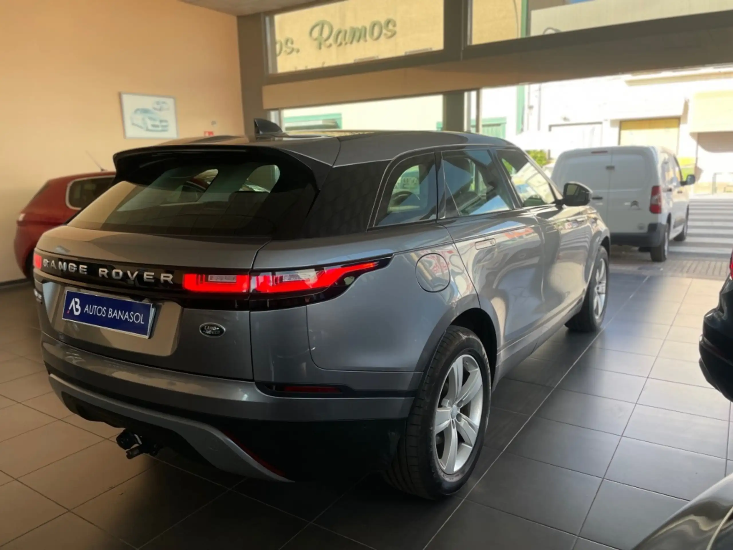 Land Rover - Range Rover Velar