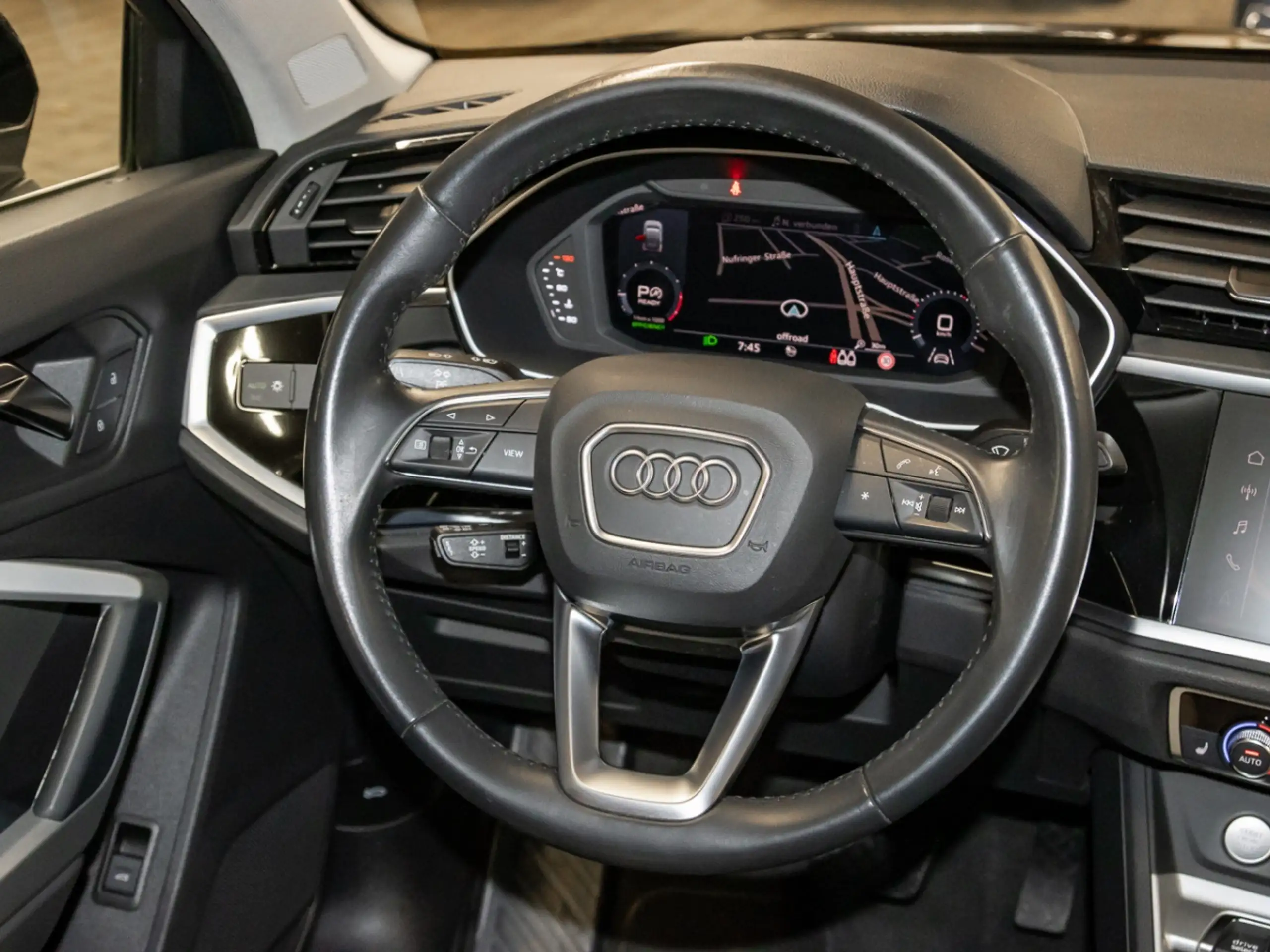 Audi - Q3