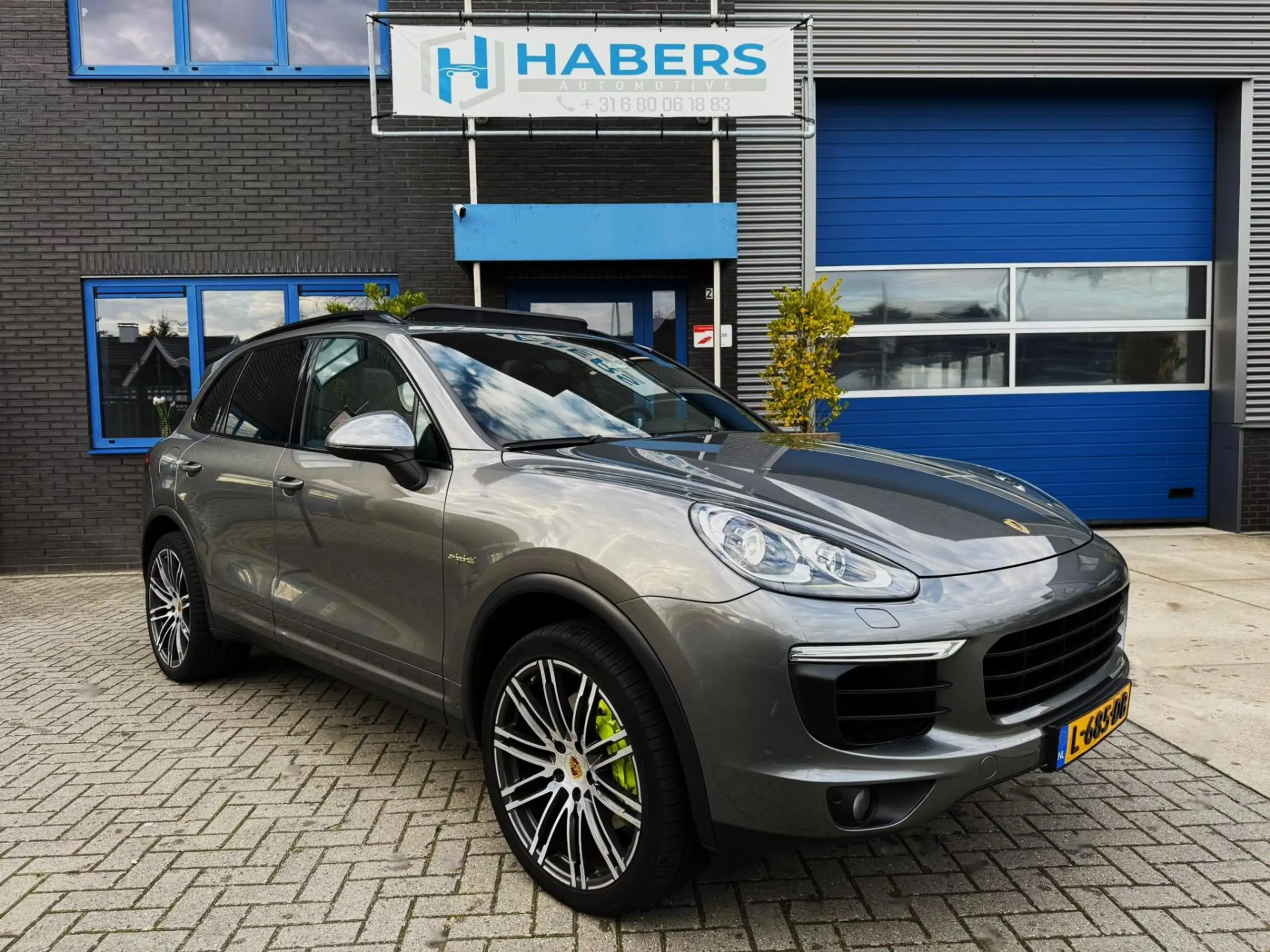 Porsche - Cayenne