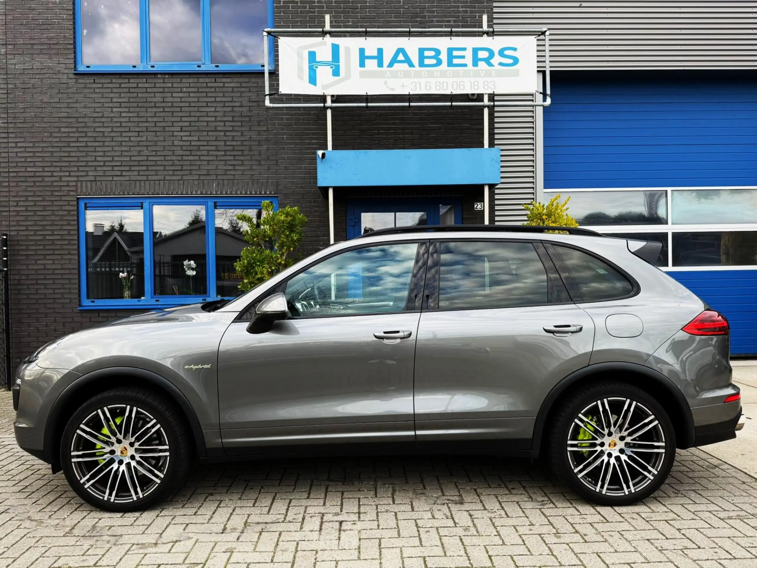 Porsche - Cayenne