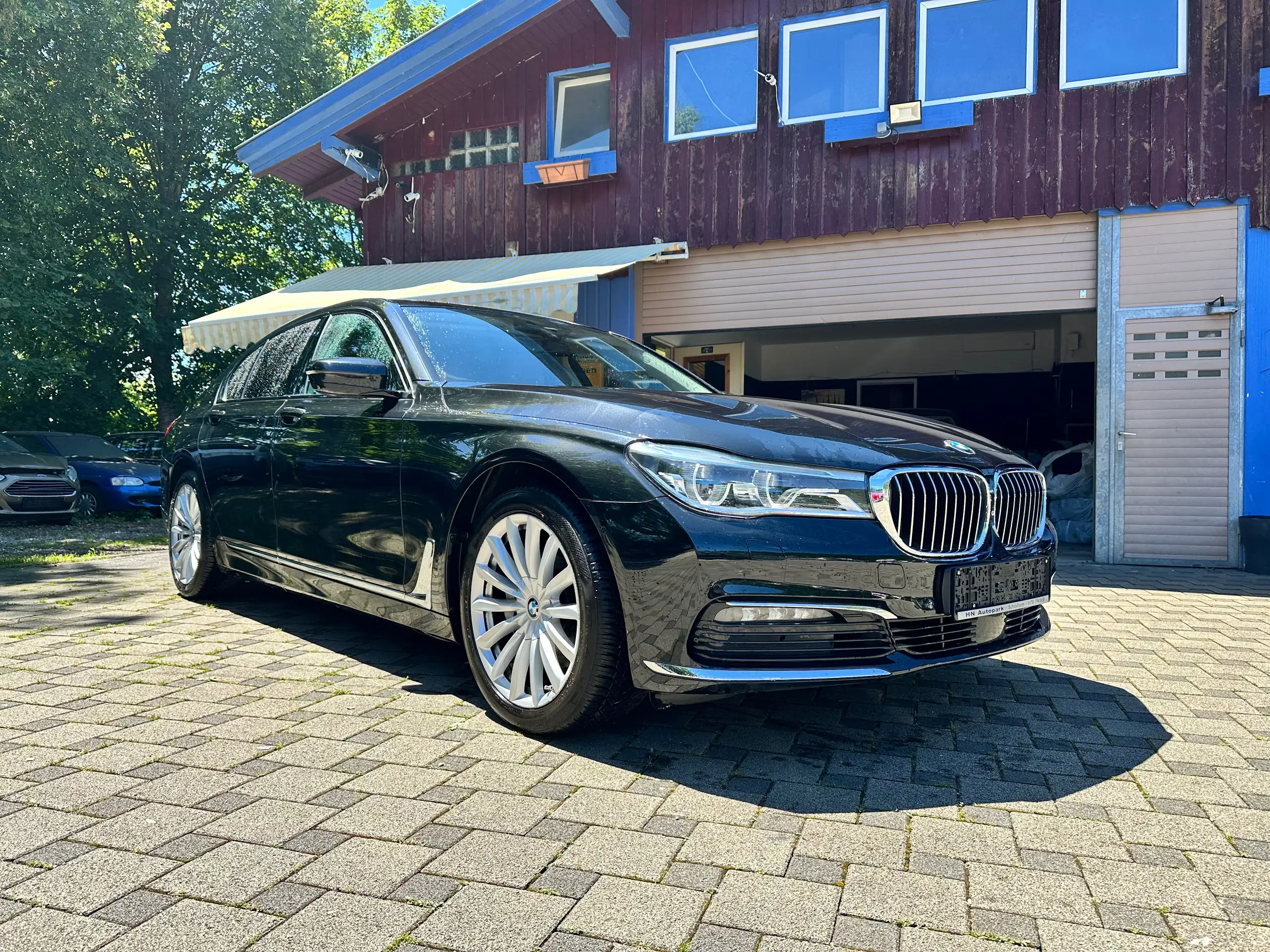 BMW - 740