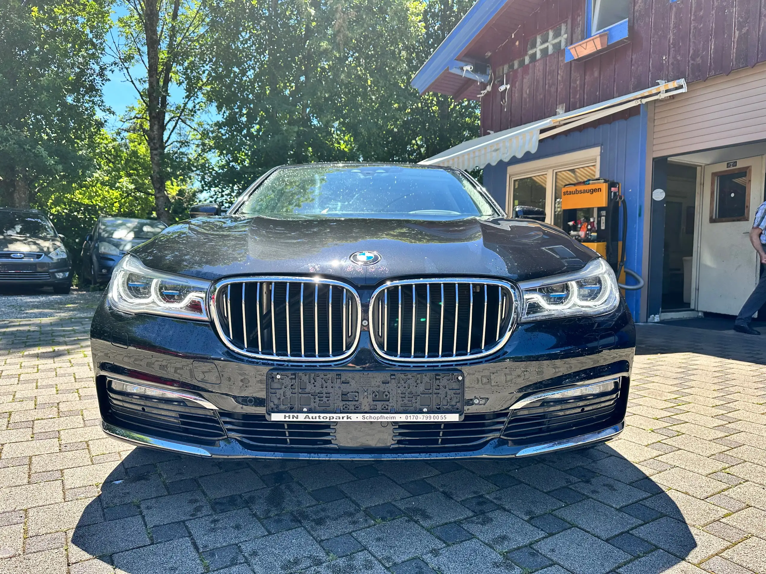 BMW - 740