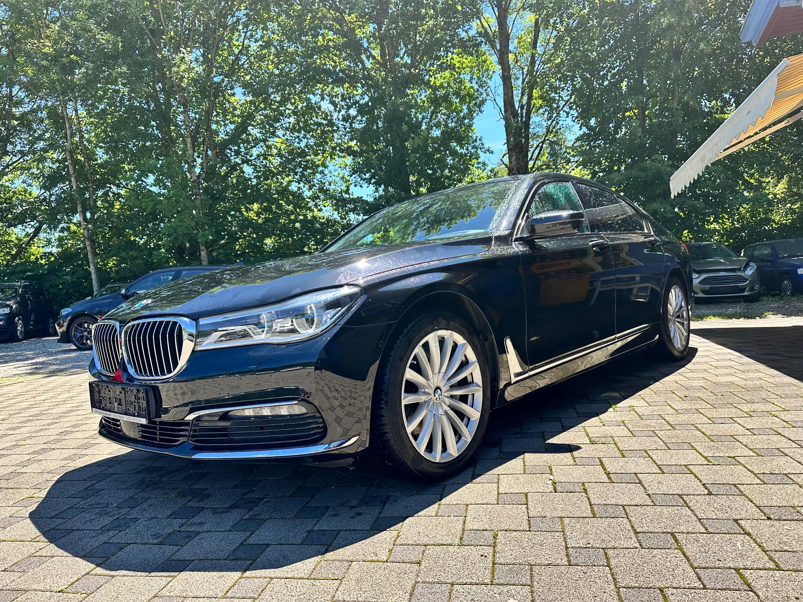 BMW - 740