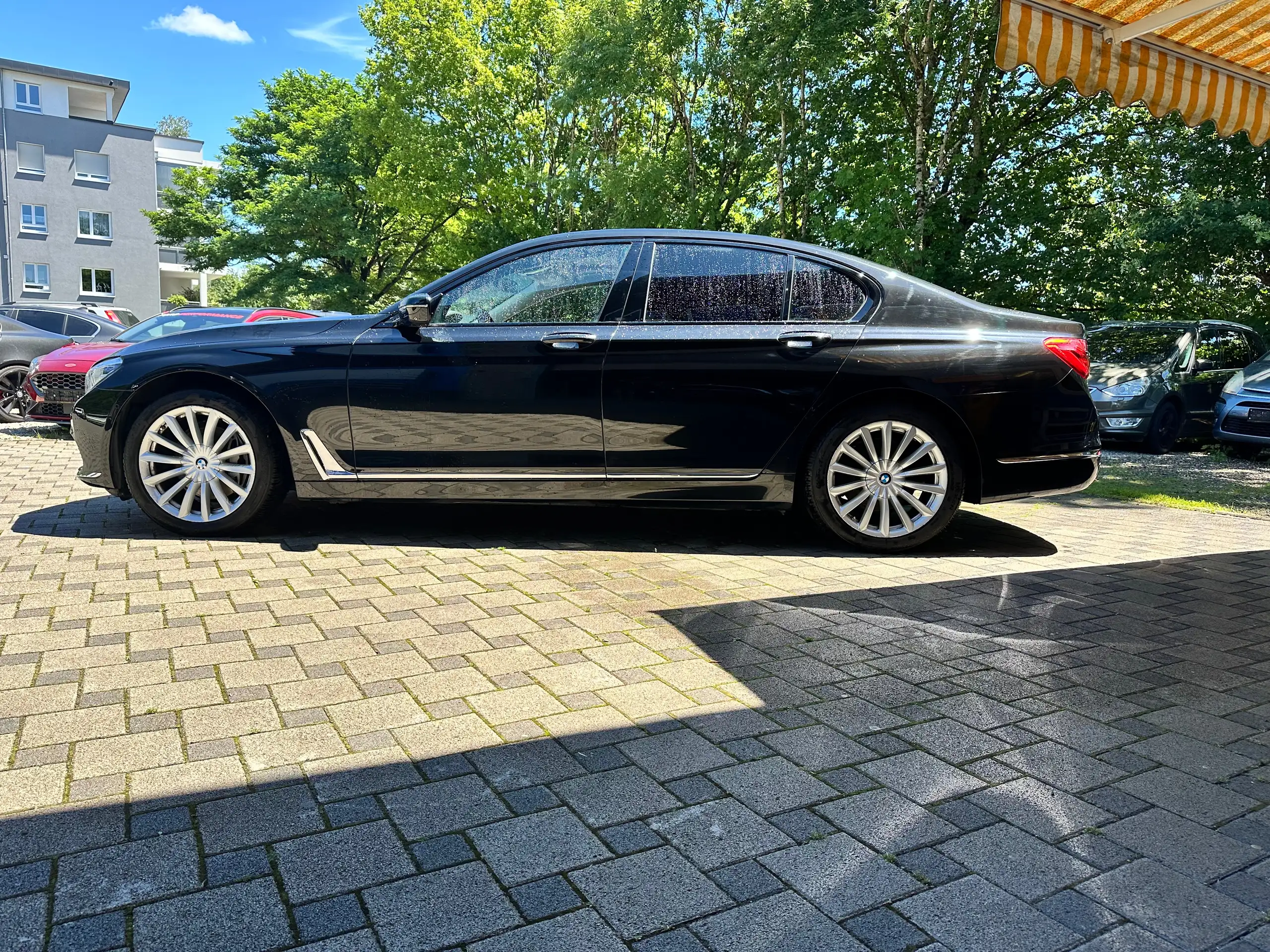 BMW - 740