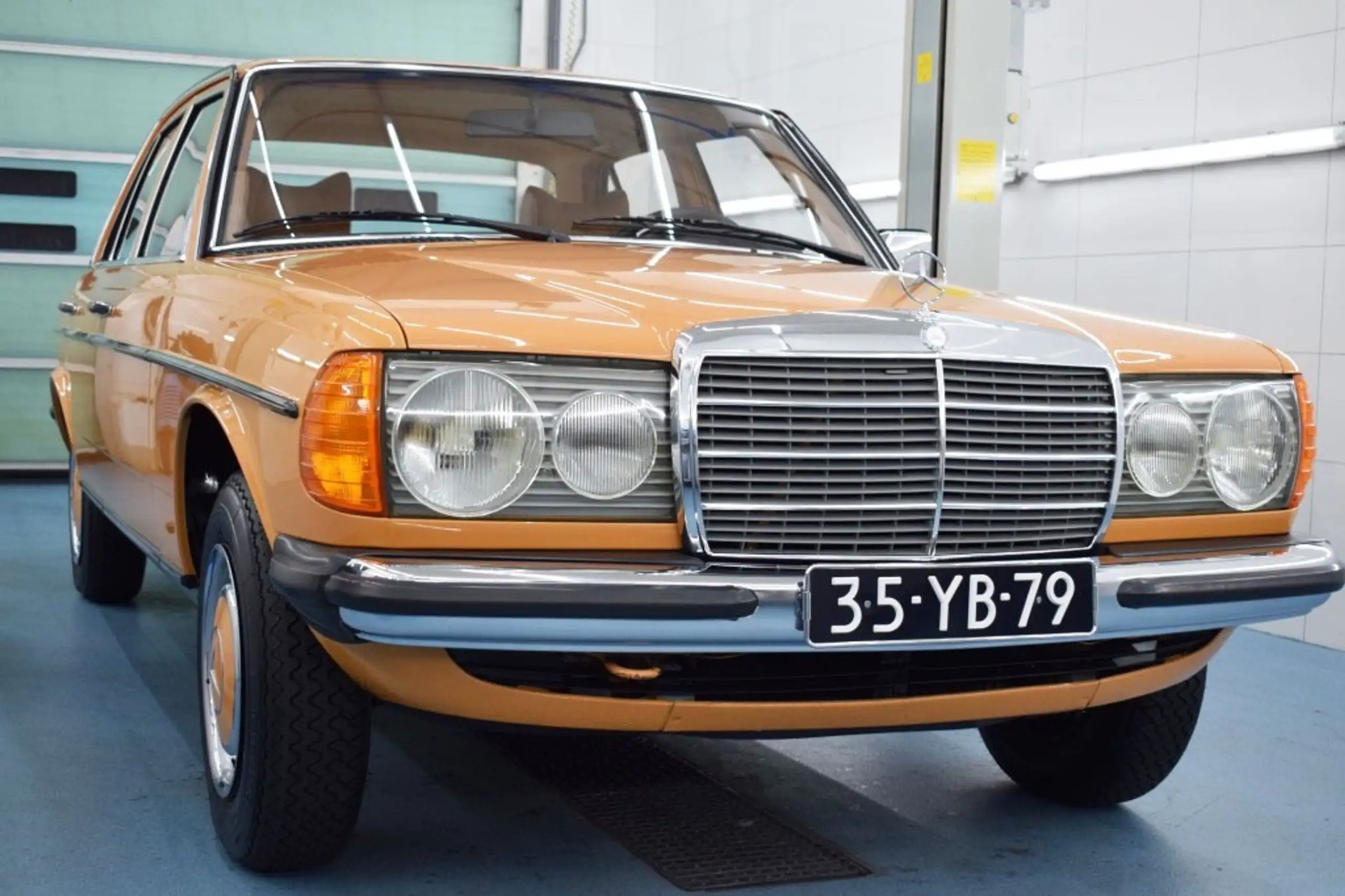 Mercedes-Benz - 230