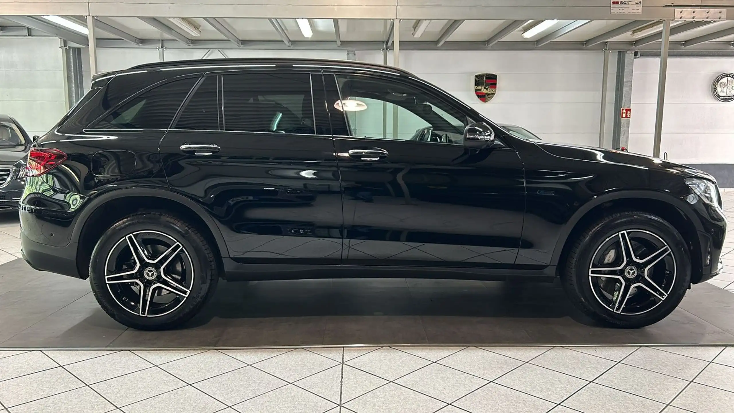 Mercedes-Benz - GLC 300