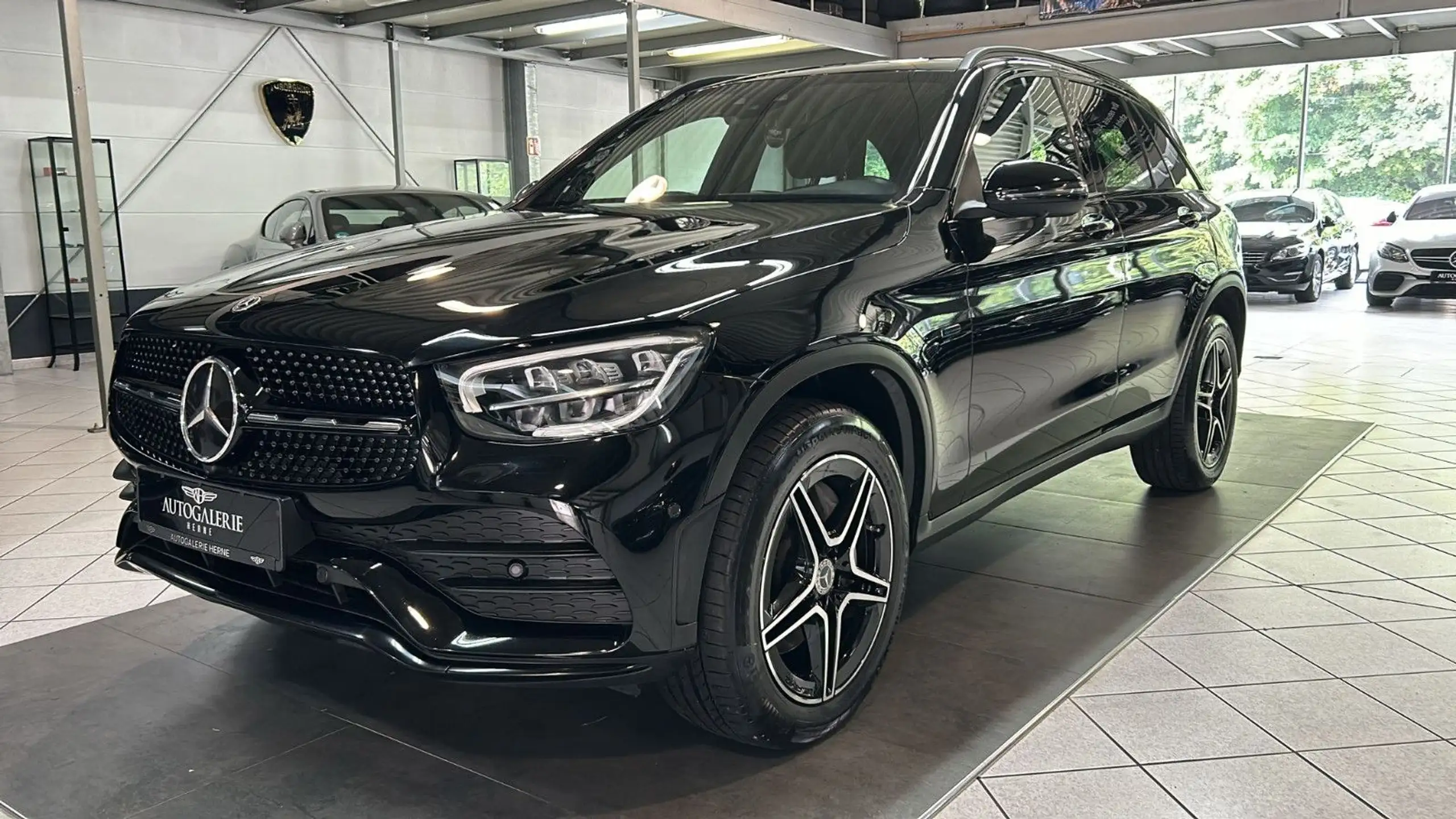 Mercedes-Benz - GLC 300