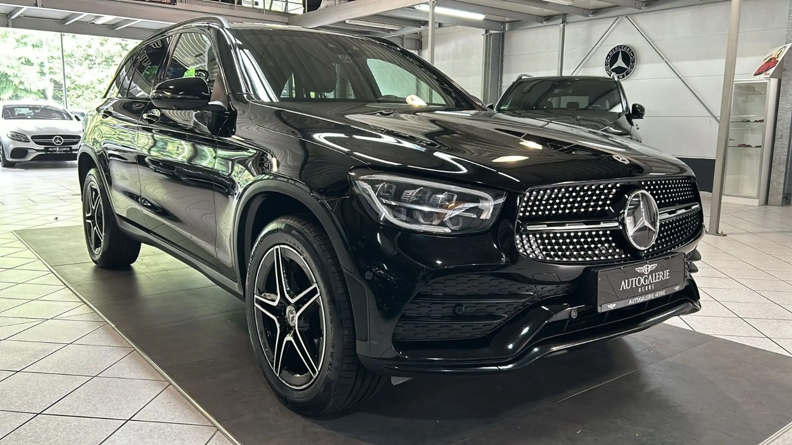 Mercedes-Benz - GLC 300