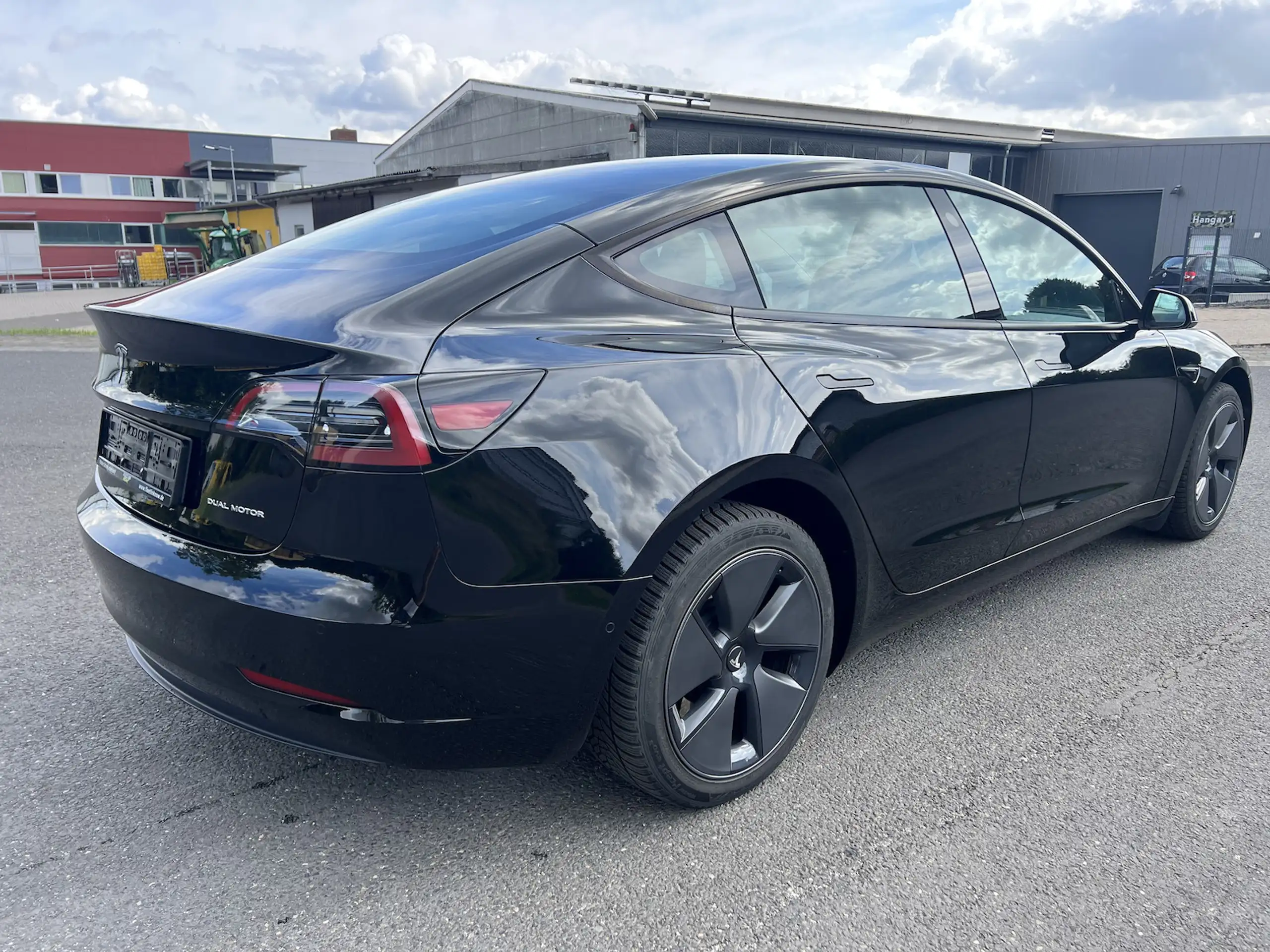 Tesla - Model 3