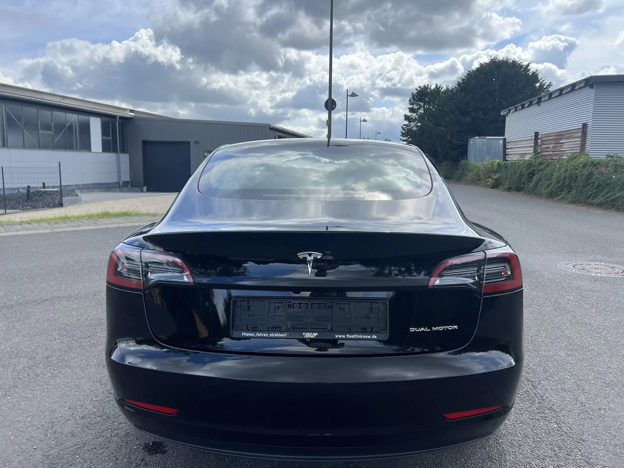 Tesla - Model 3