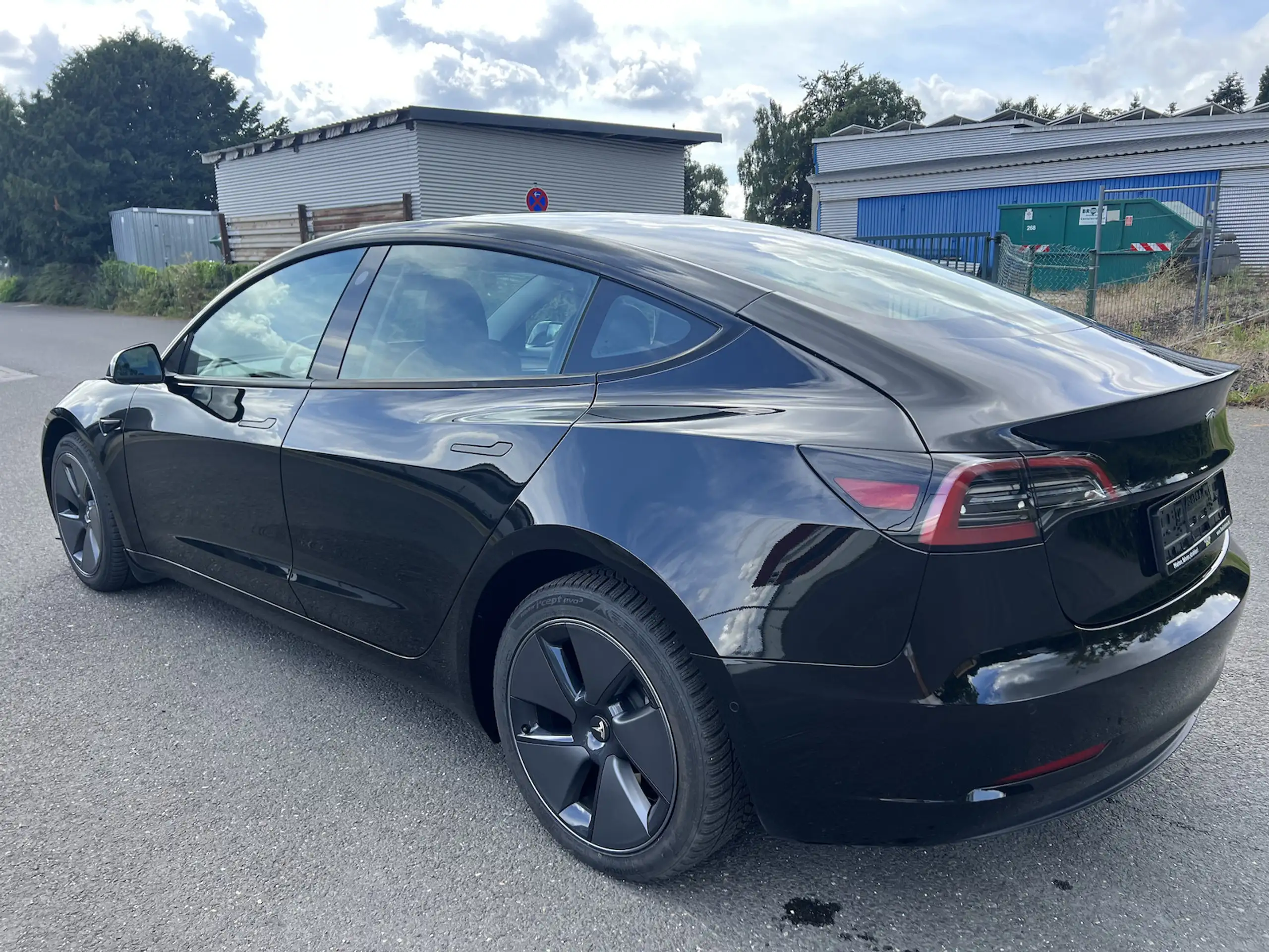 Tesla - Model 3