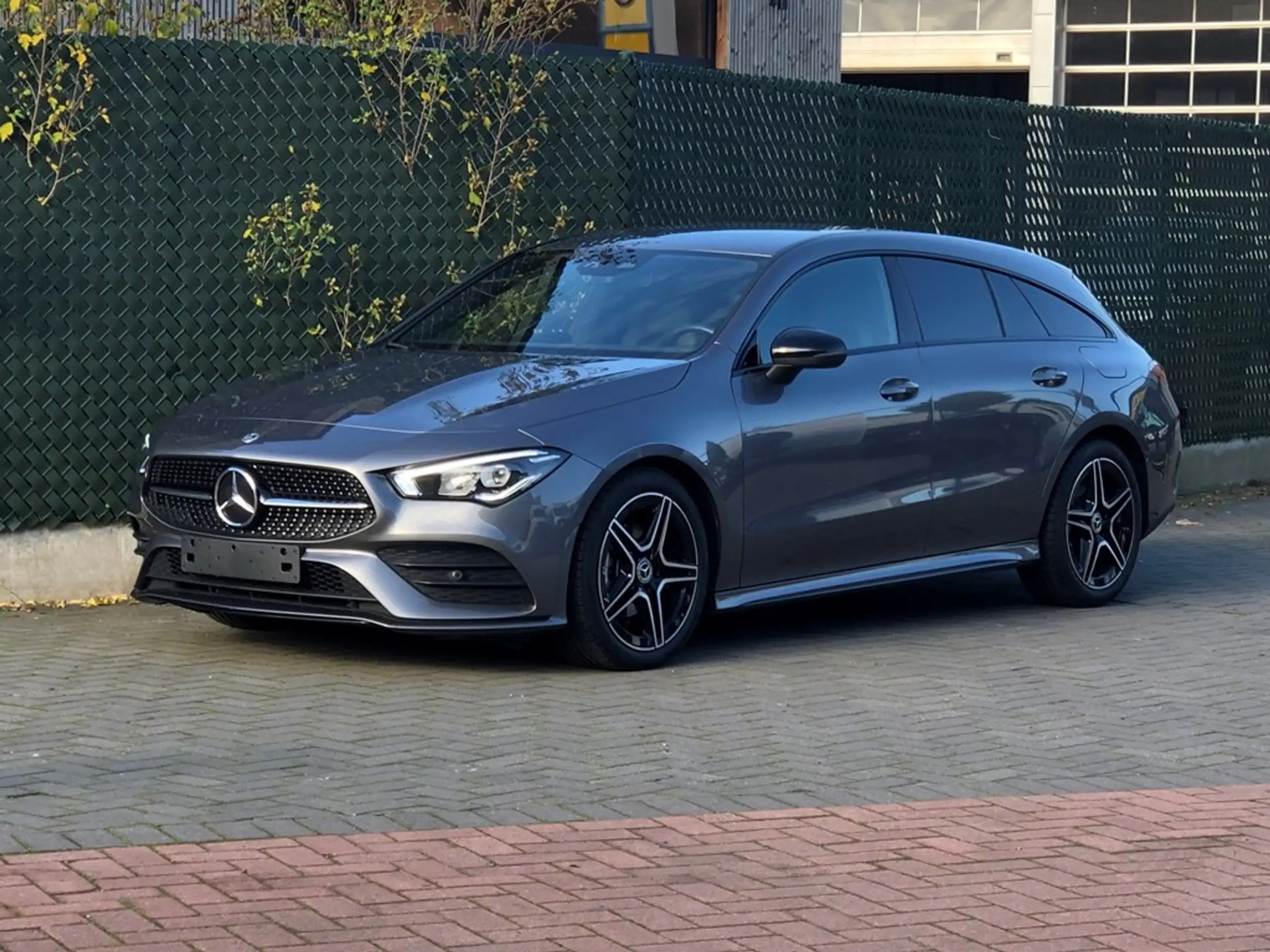 Mercedes-Benz - CLA 180