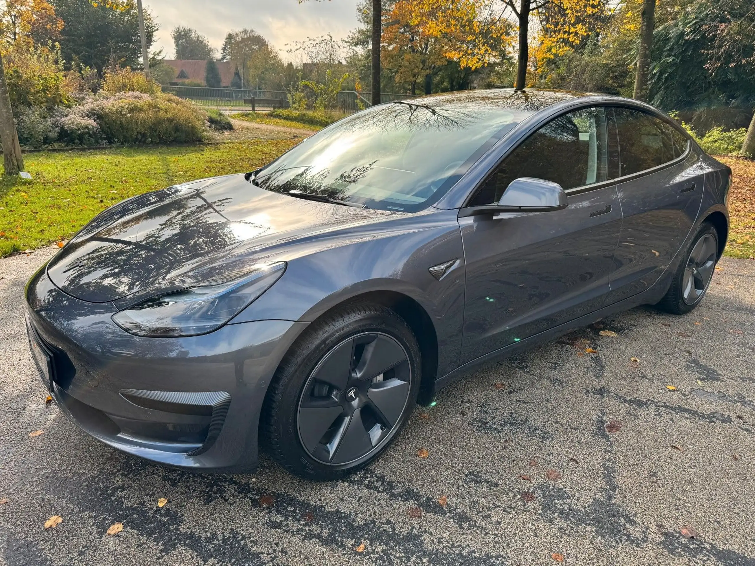 Tesla - Model 3