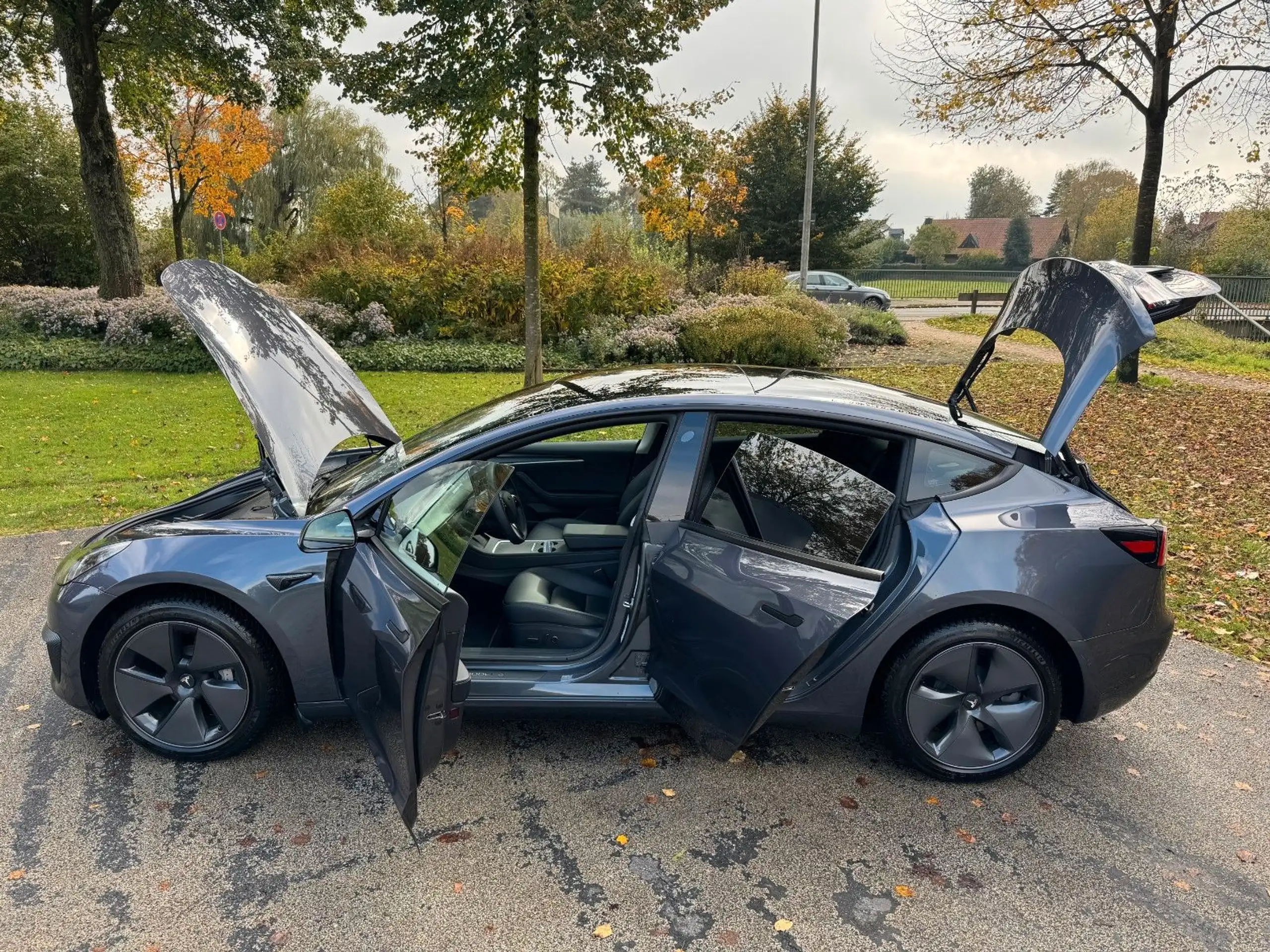 Tesla - Model 3