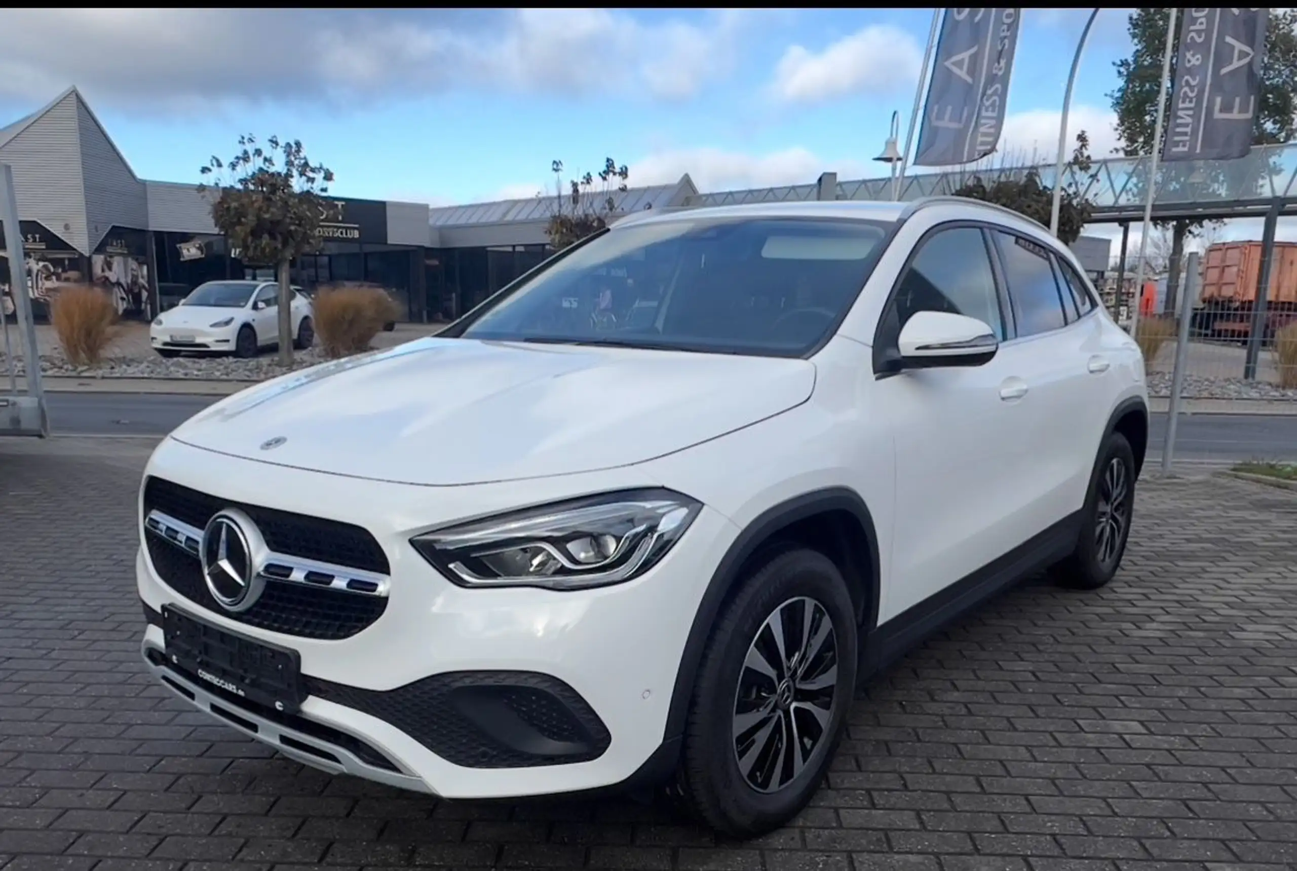 Mercedes-Benz - GLA 250