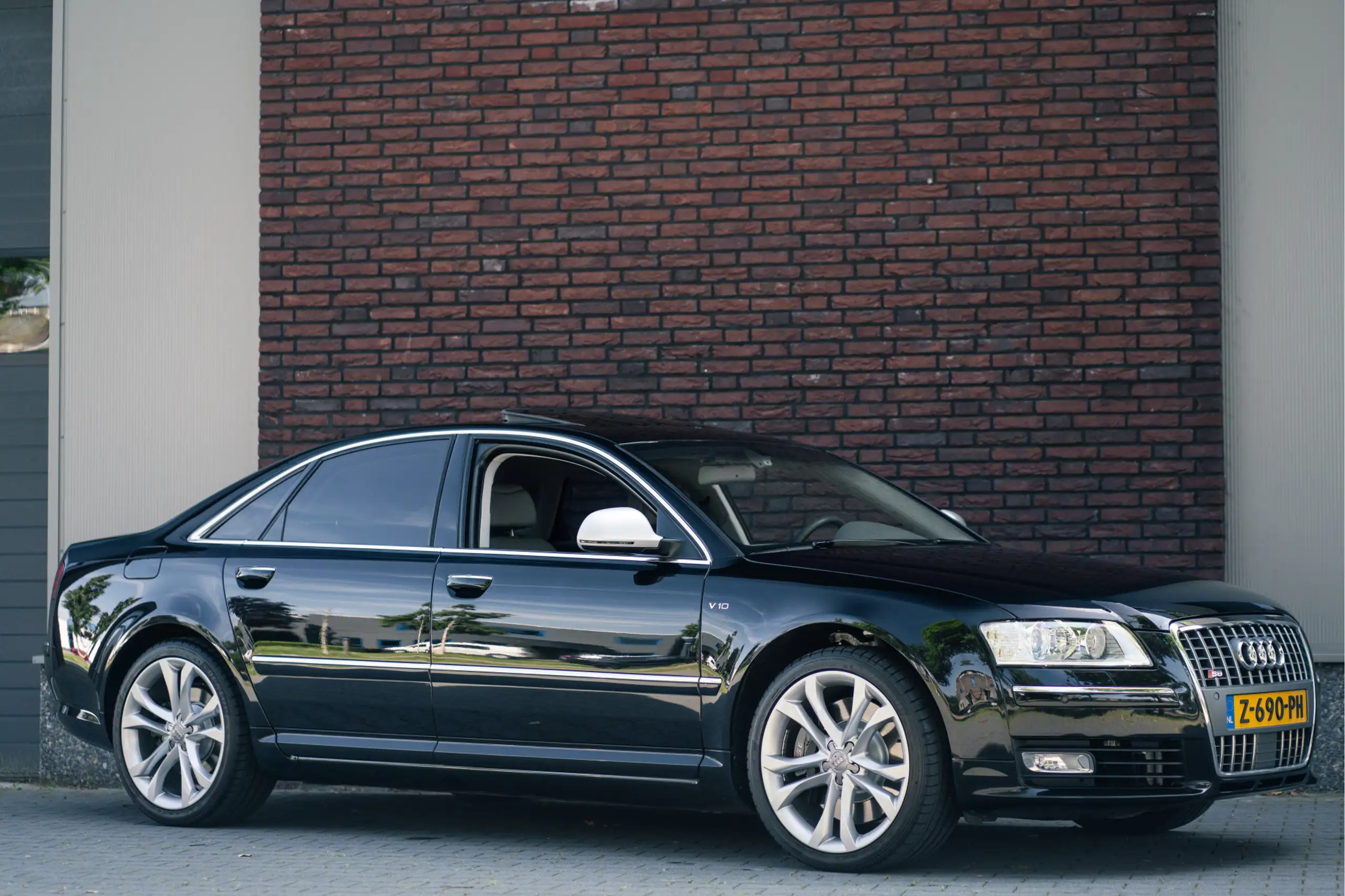 Audi - S8