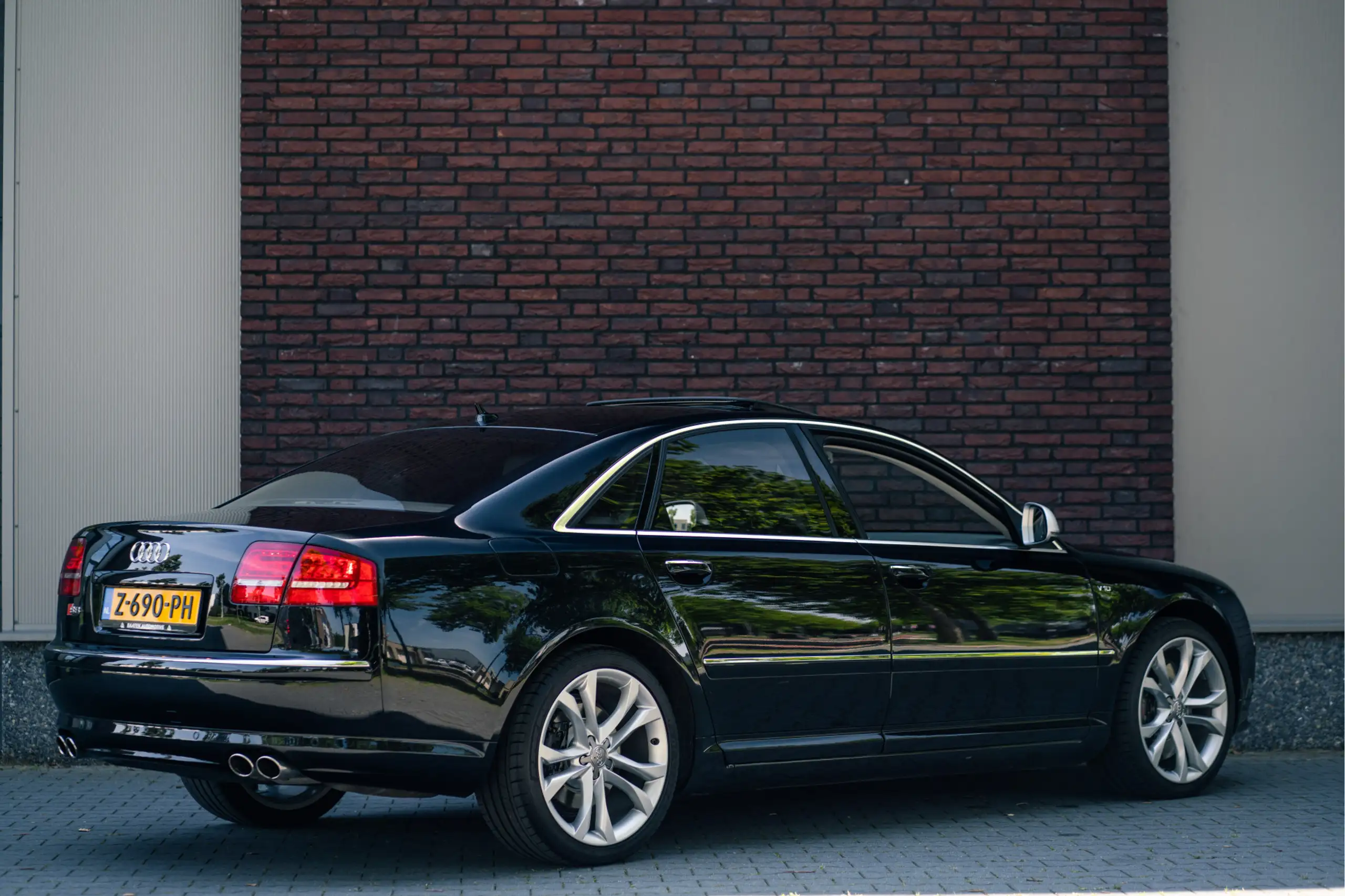 Audi - S8