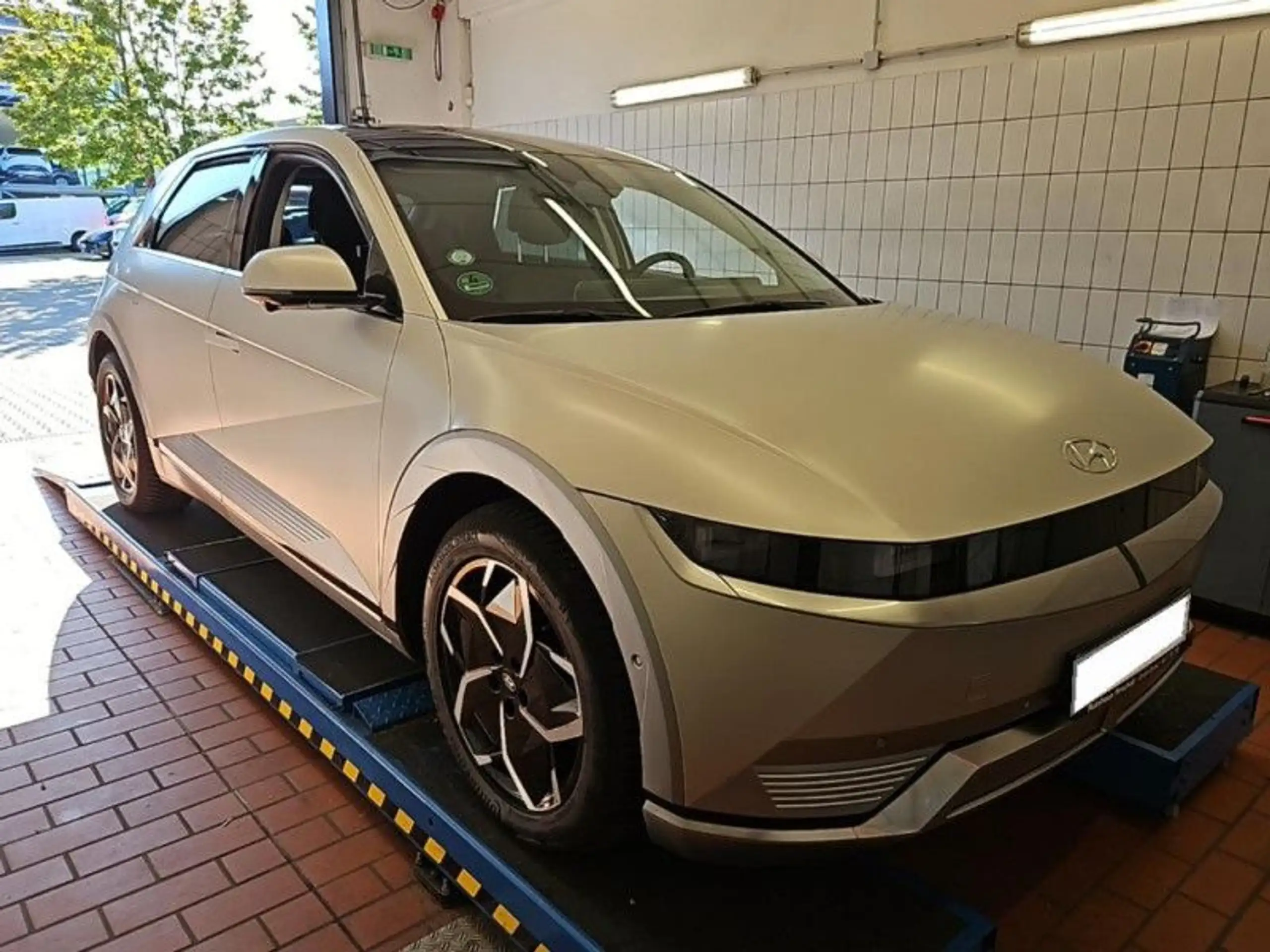 Hyundai - IONIQ 5