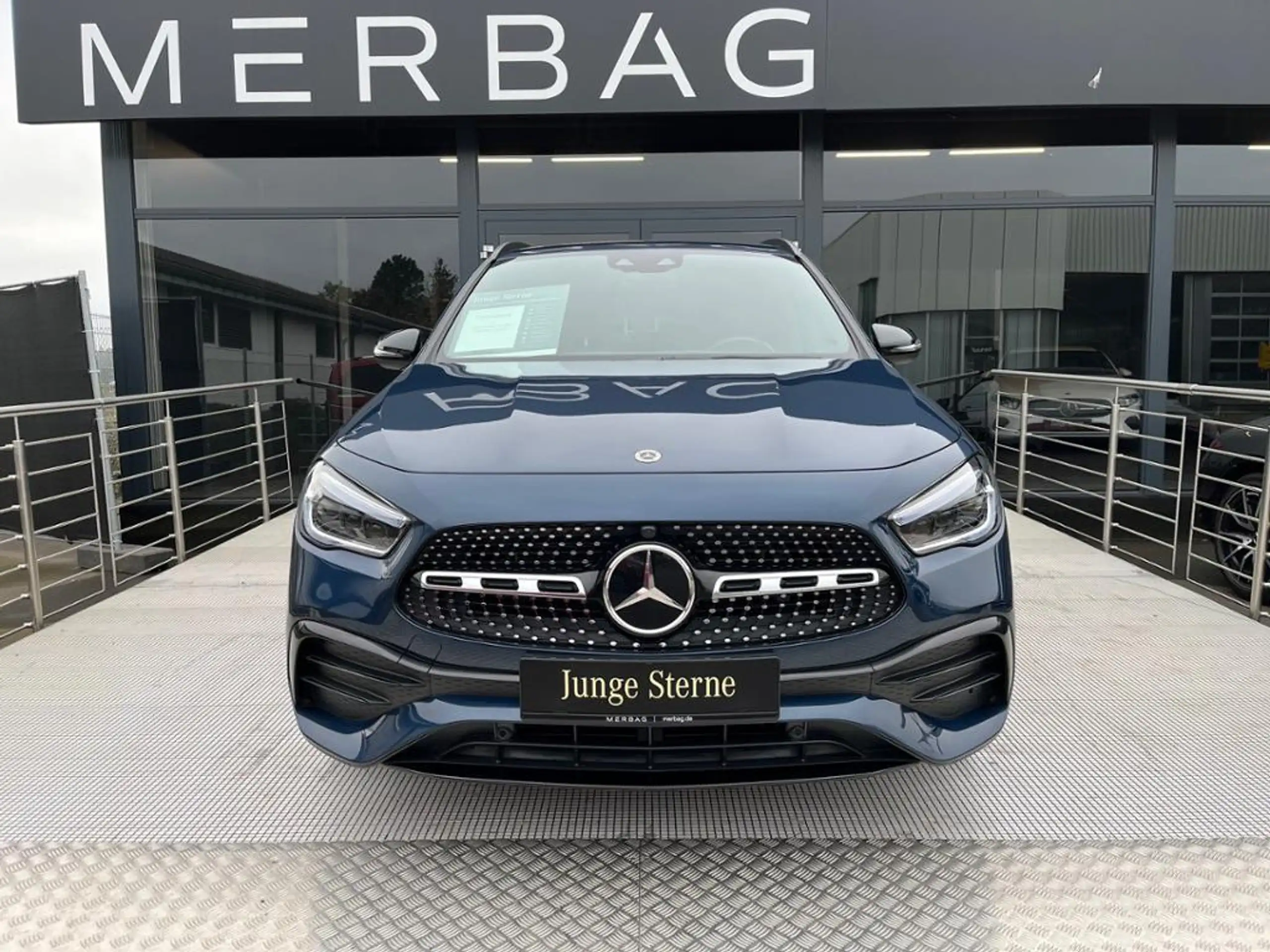 Mercedes-Benz - GLA 250