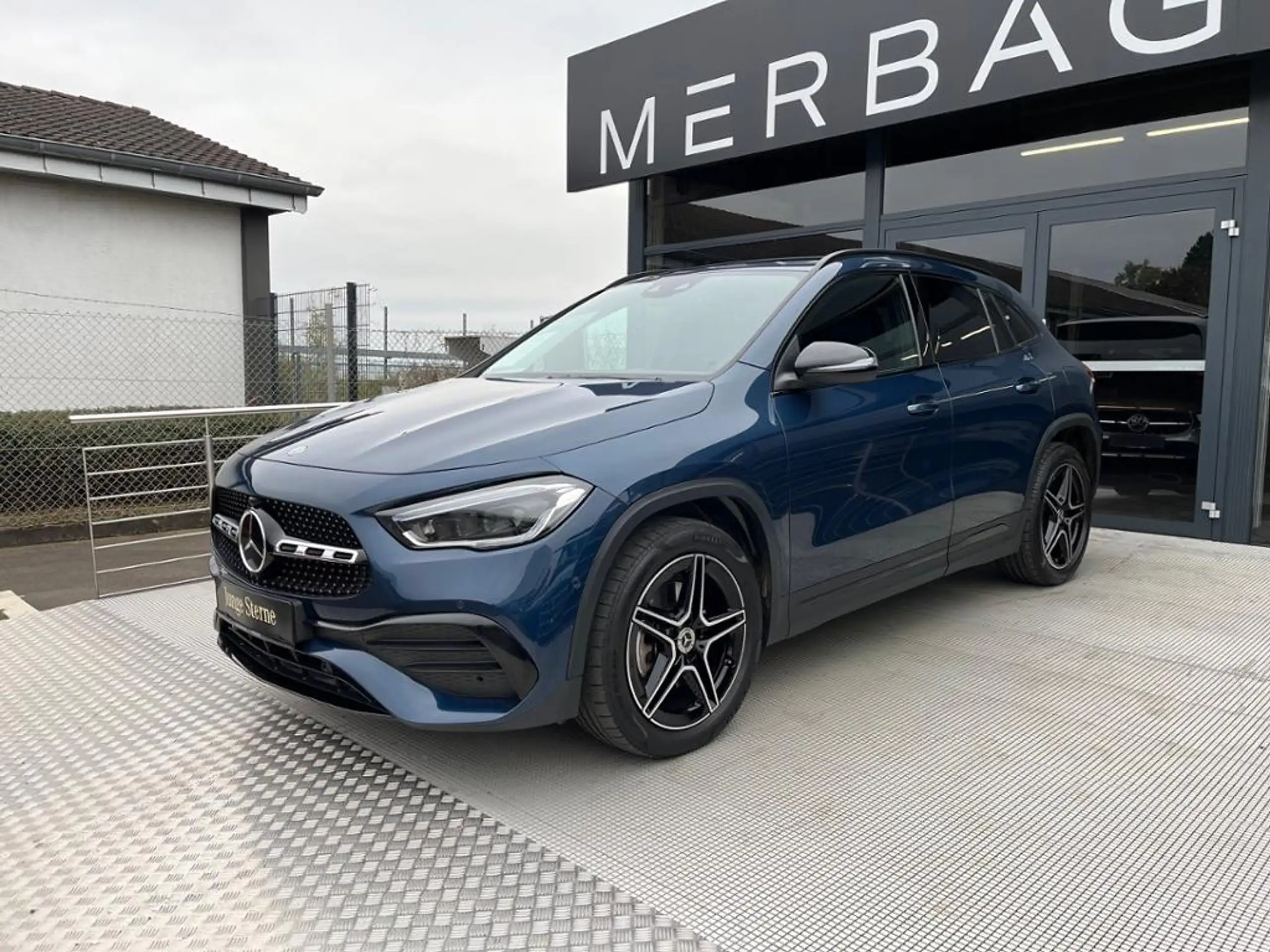 Mercedes-Benz - GLA 250