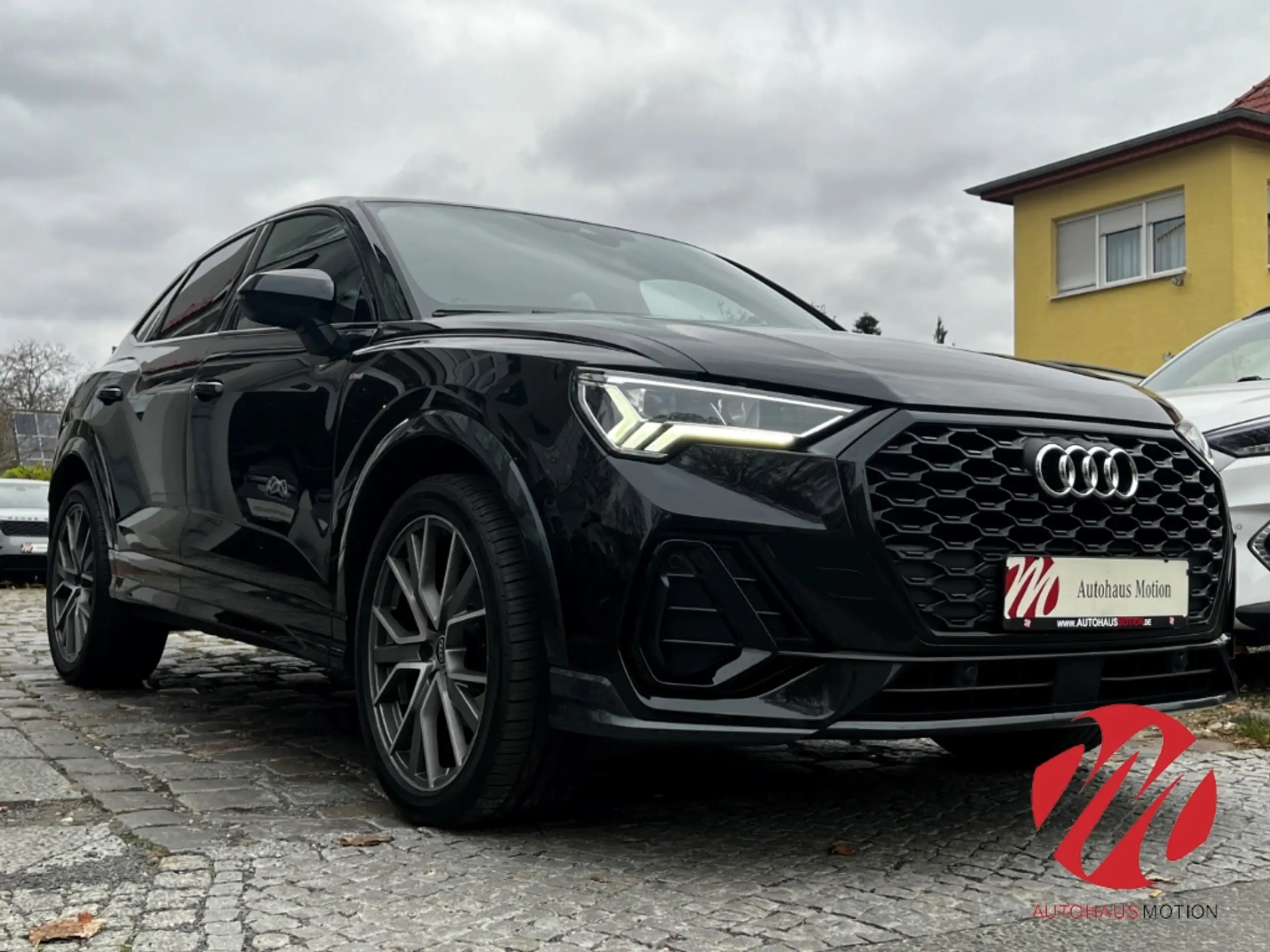 Audi - Q3