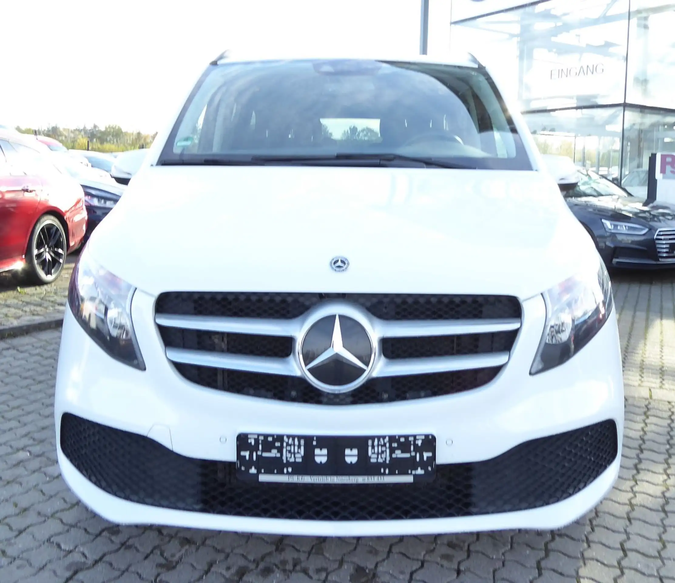 Mercedes-Benz - V 250